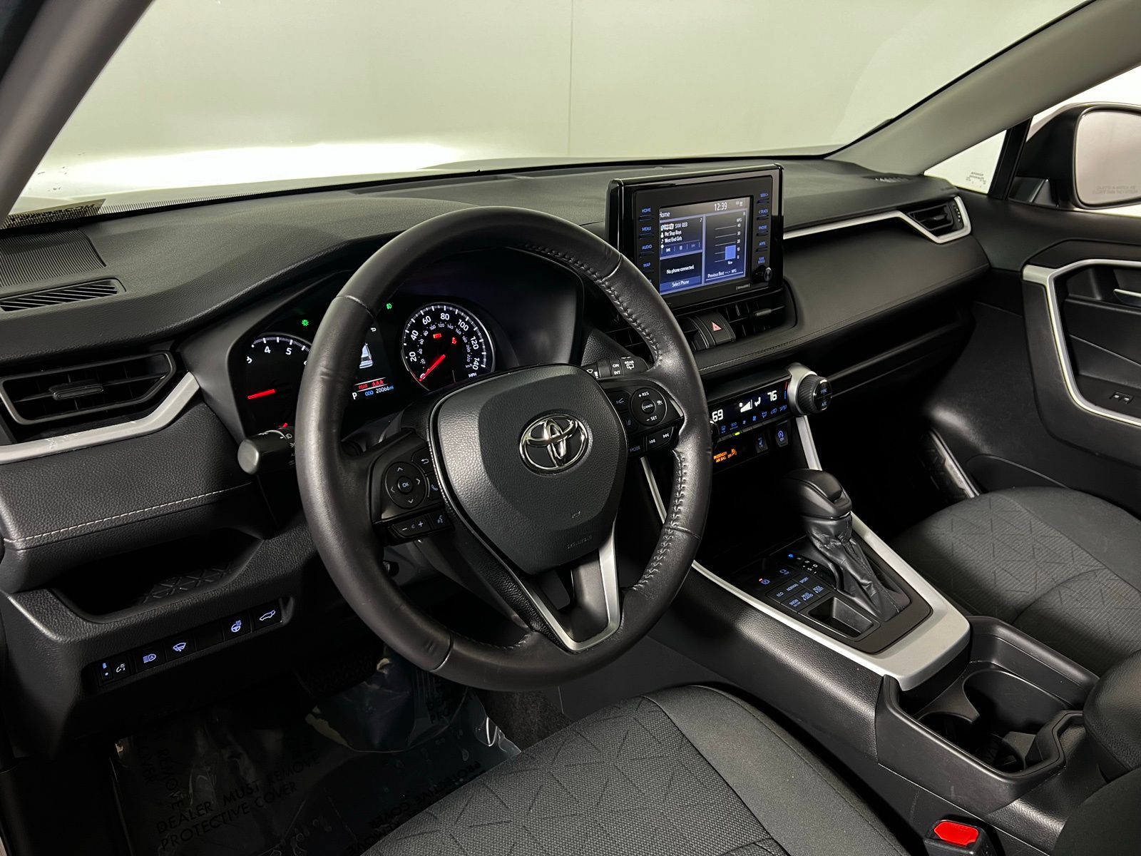 2021 Toyota RAV4 XLE 12