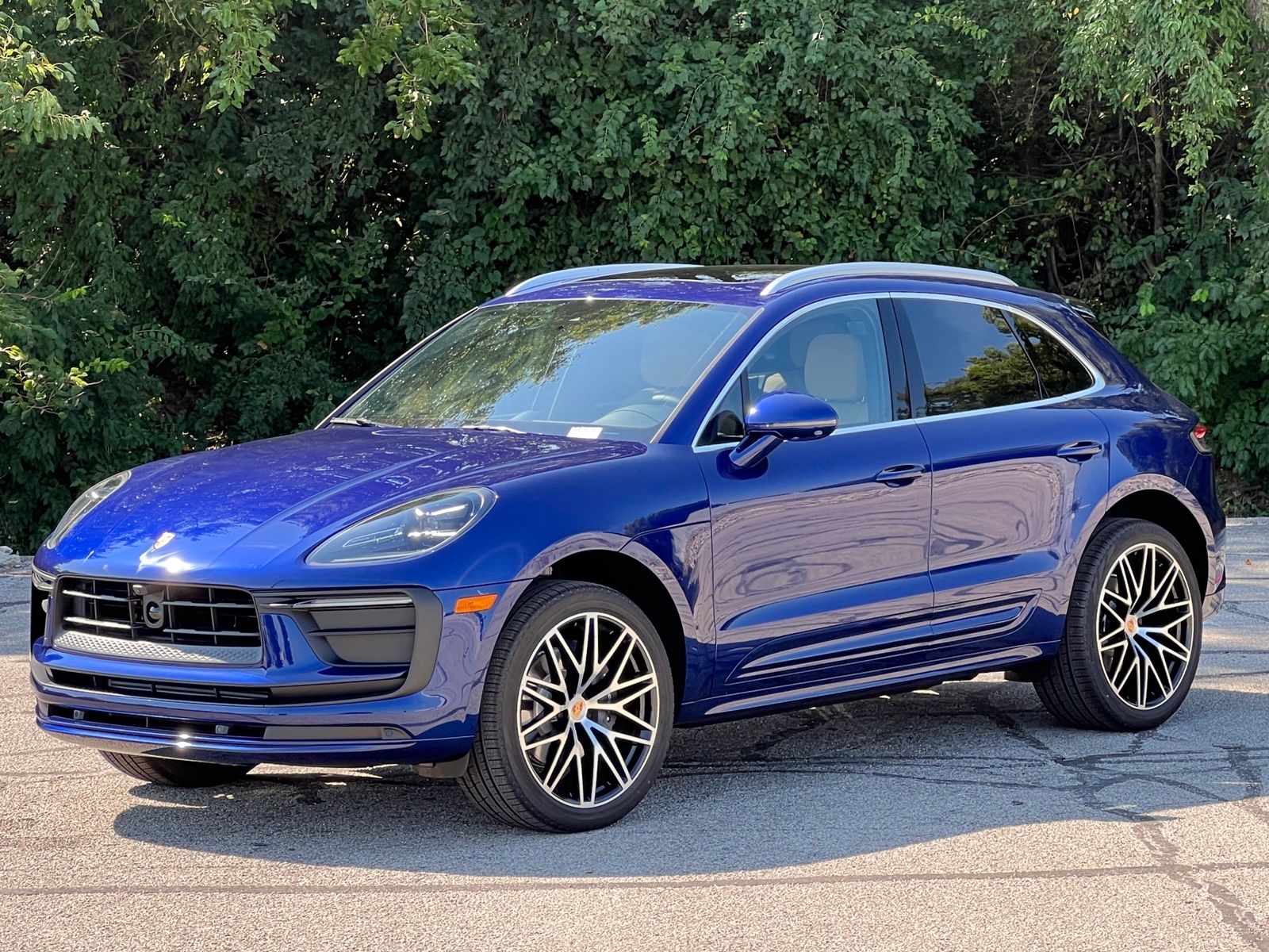 Gentian Blue Metallic 2026 Porsche Macan SUV / Crossover 7-Speed Automatic