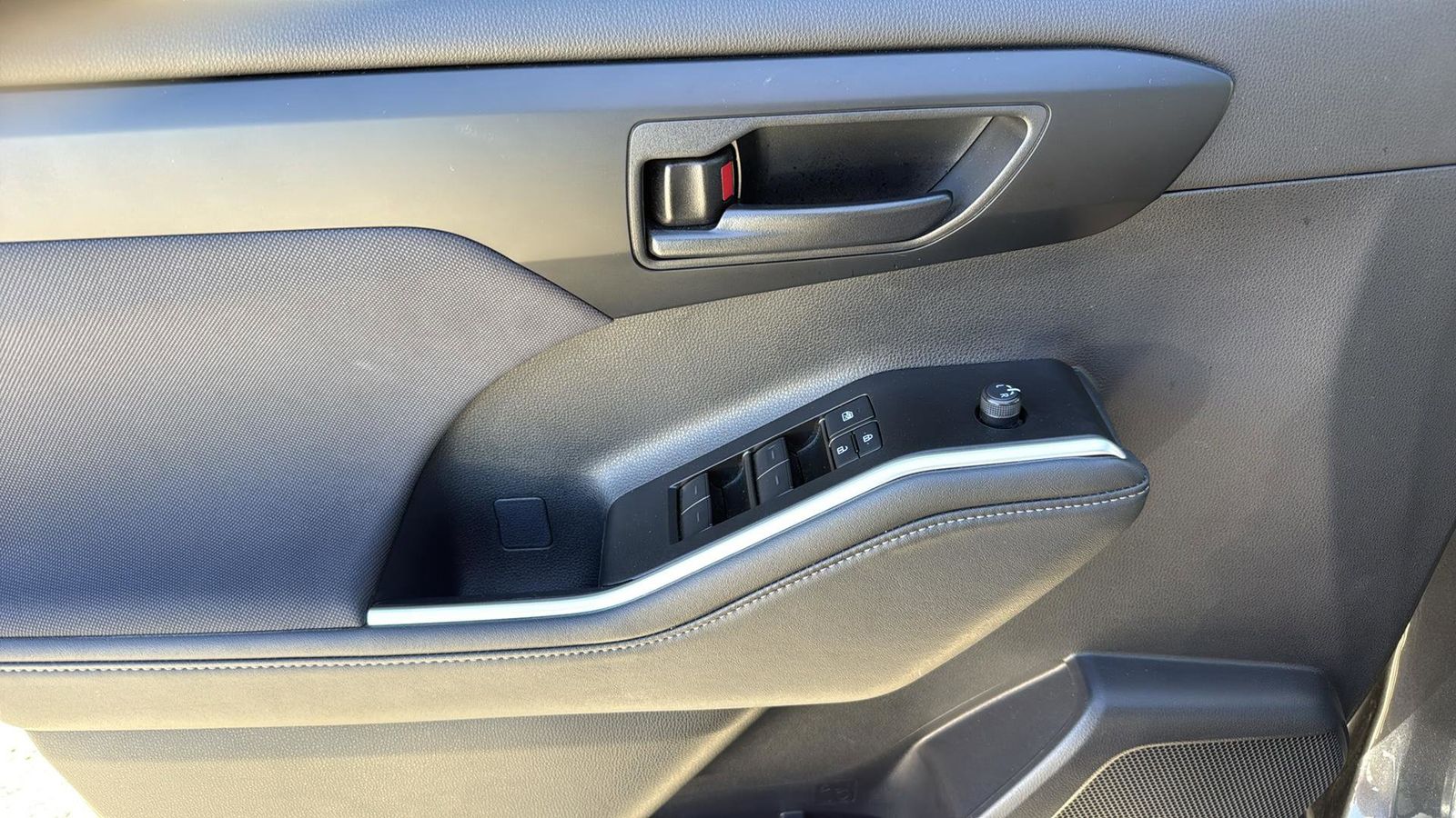 Used Car 2025 Toyota Highlander  Le For Sale Under $40,000 In Austin, Texas