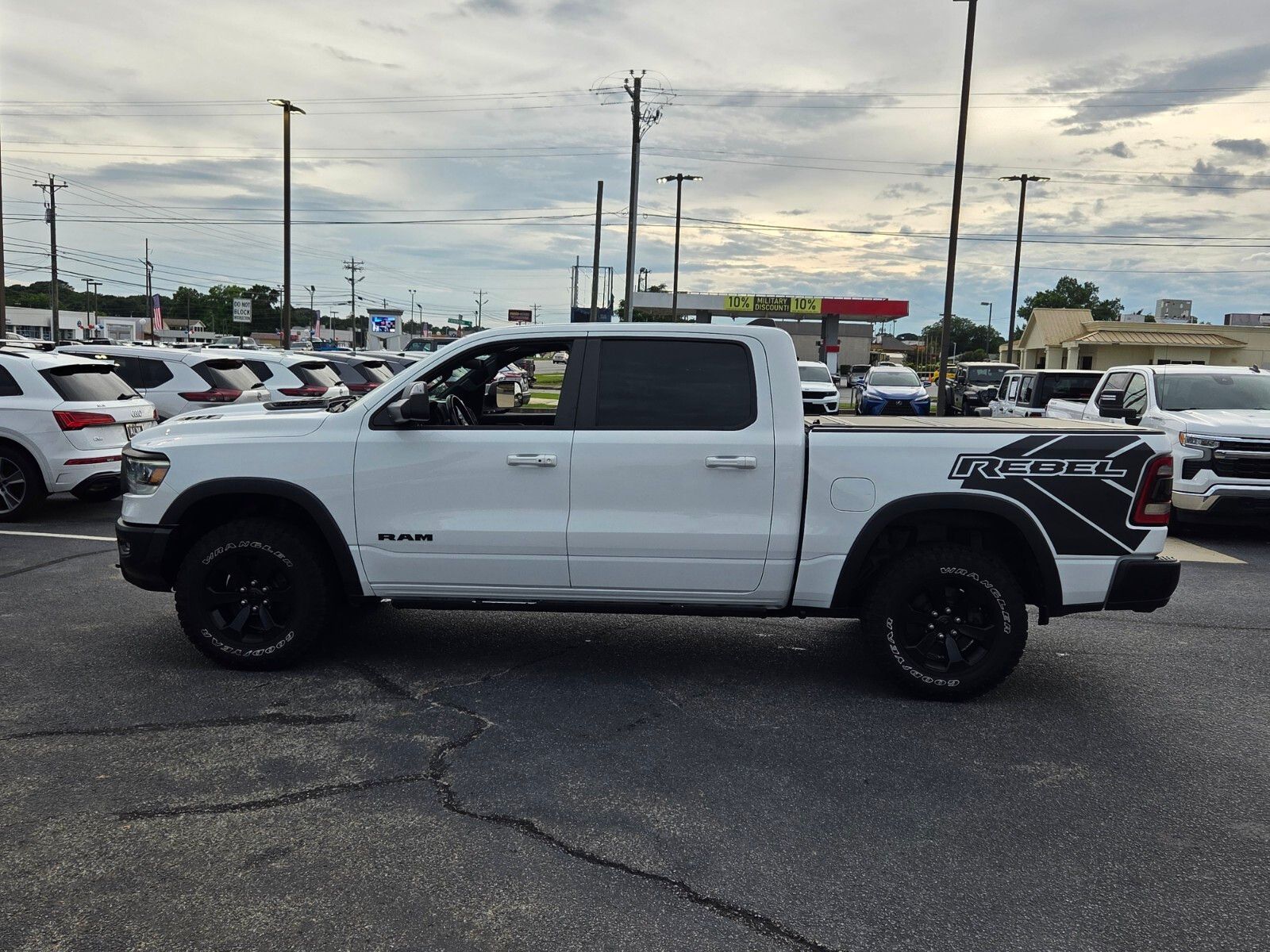 Used 2022 White Ram Rebel image 4