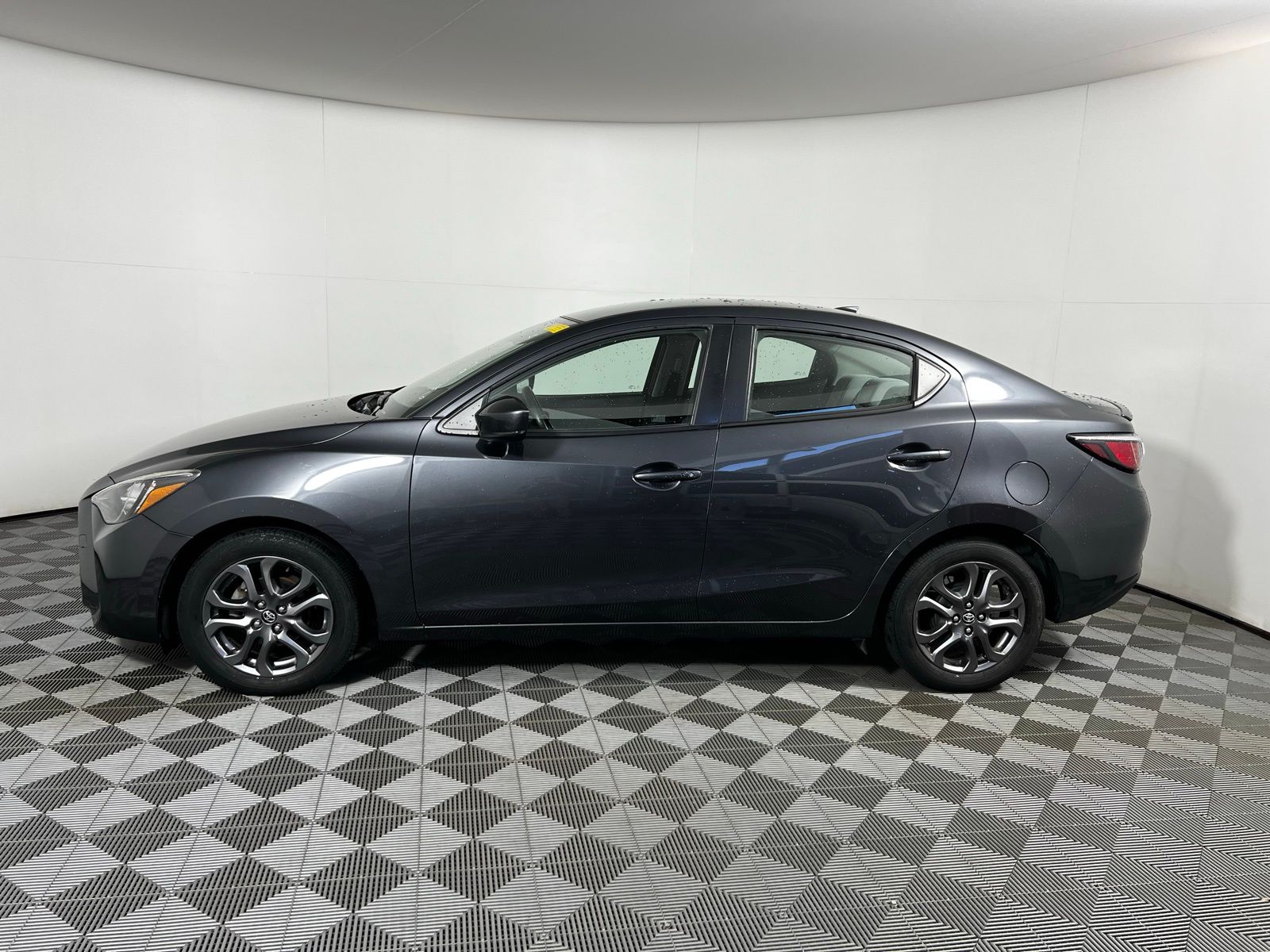 2019 Toyota Yaris LE 8