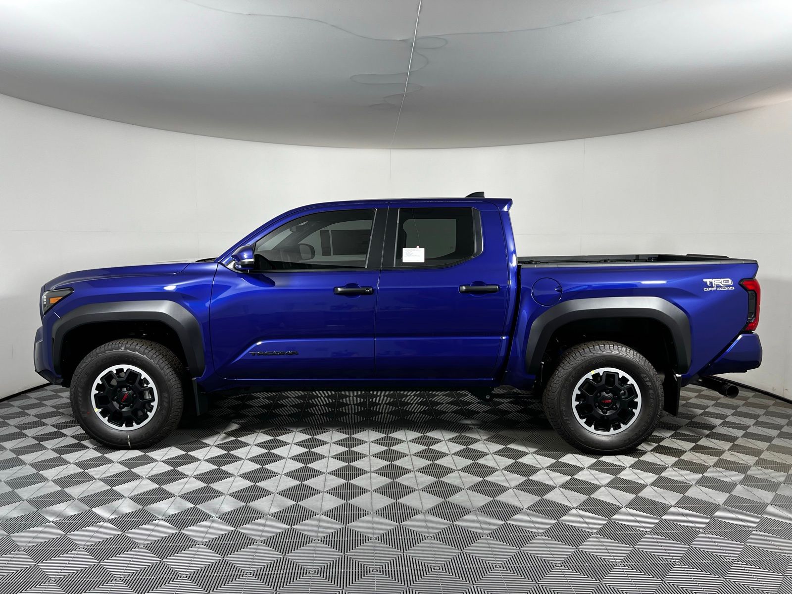 2024 Toyota Tacoma TRD Off-Road 8