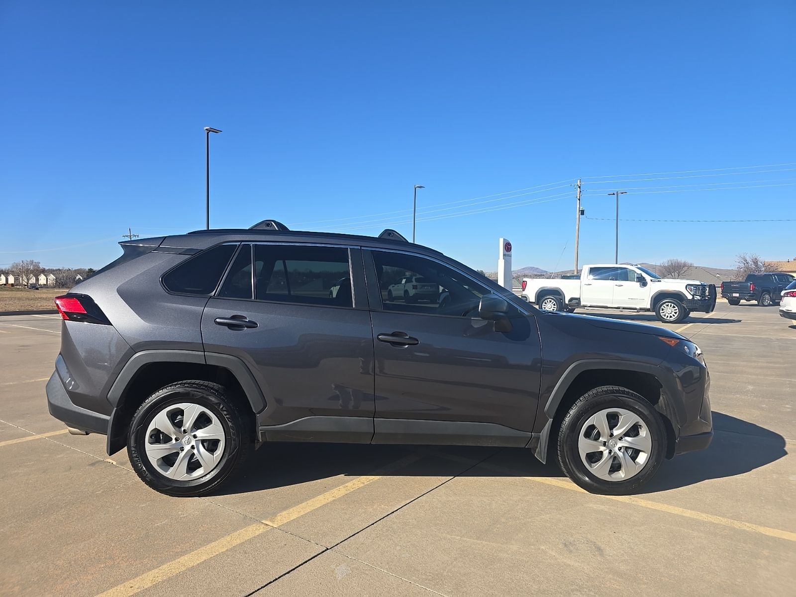 2020 Toyota RAV4 LE 8