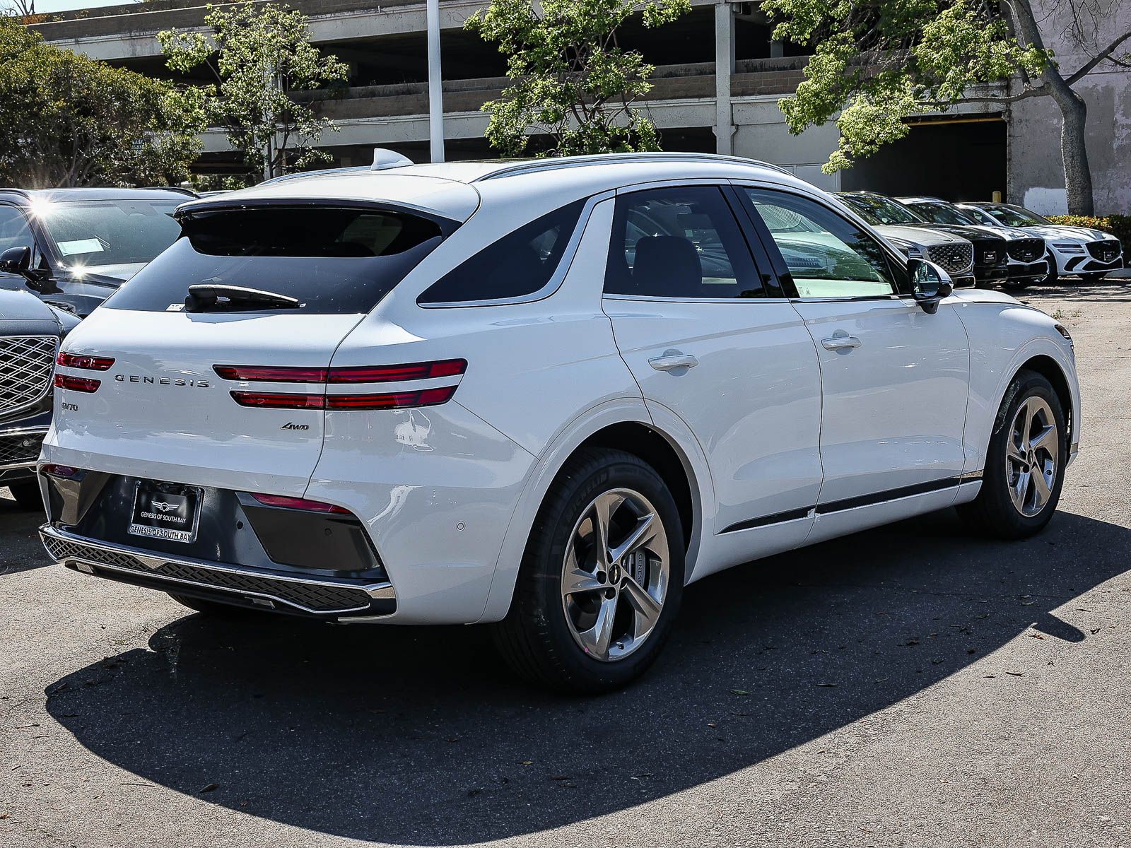 View vehicle photo 4