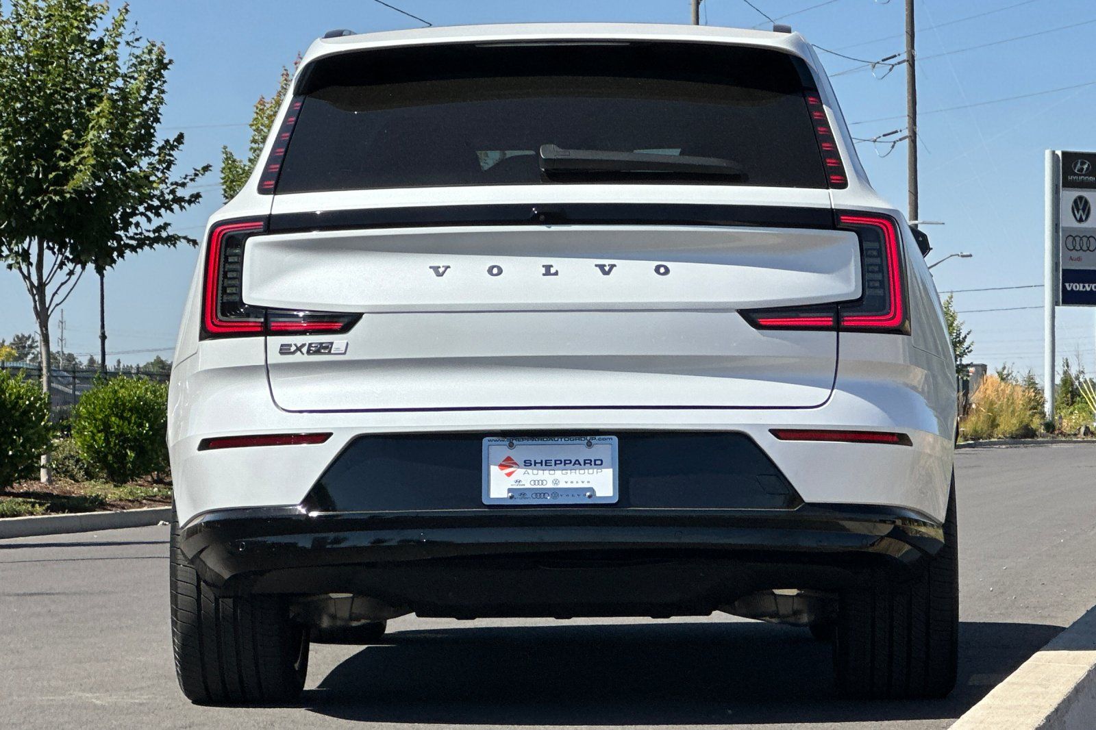 Crystal White 2026 Volvo EX90 SUV / Crossover All-Wheel Drive 1-Speed Automatic