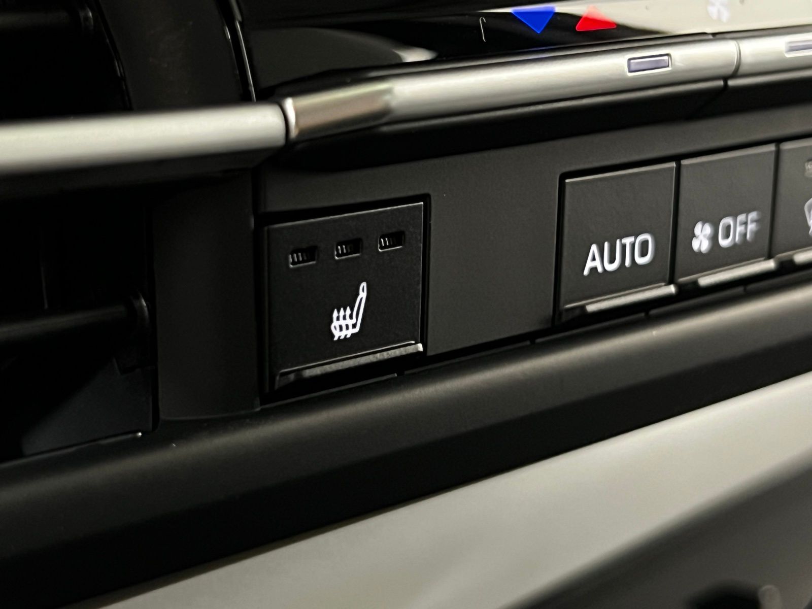 Thumbnail: 2026 Toyota Sienna - 16