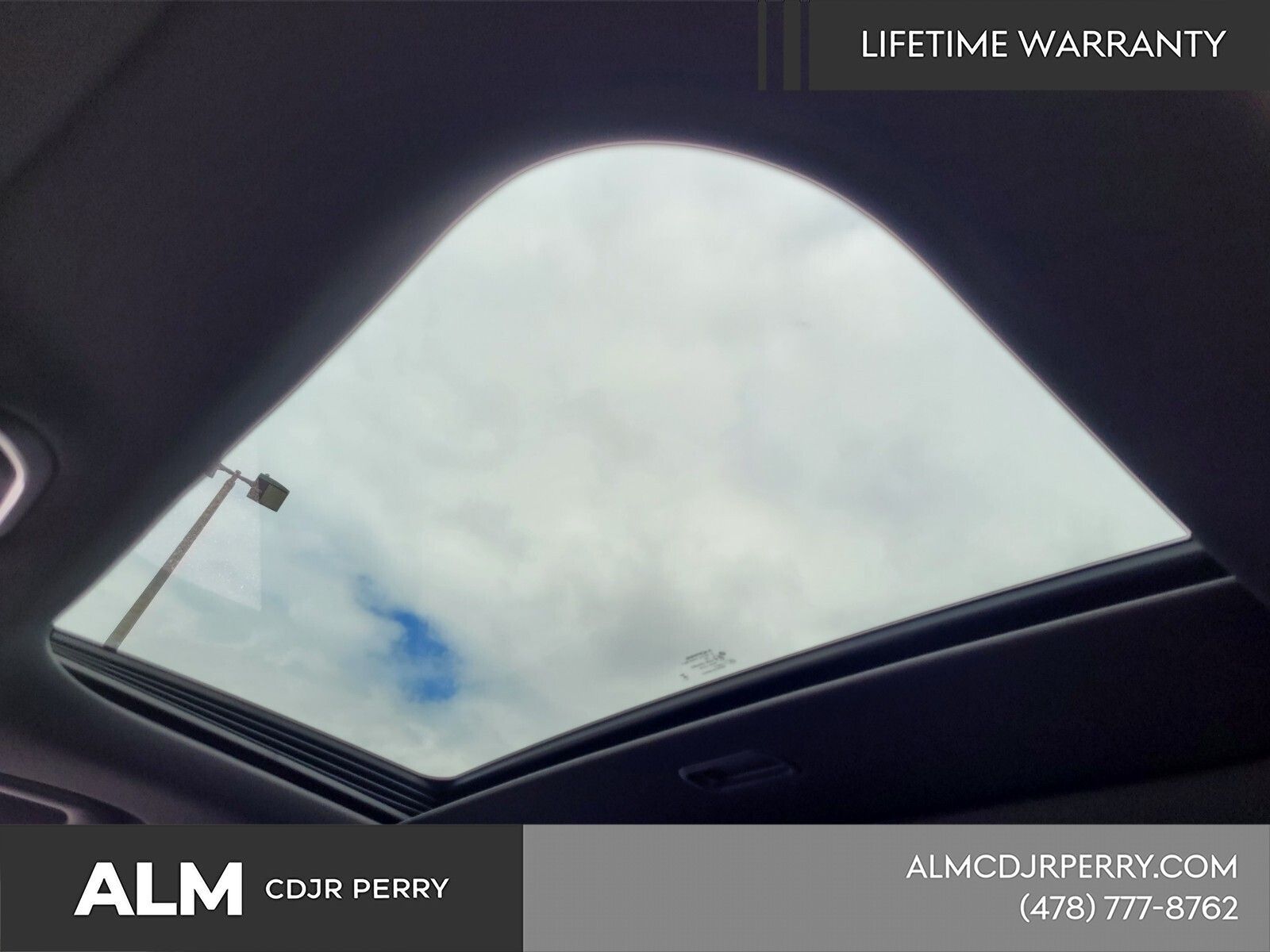 New 2025 Velvet Red Pearl-Coat Exterior Paint Jeep Altitude X image 22