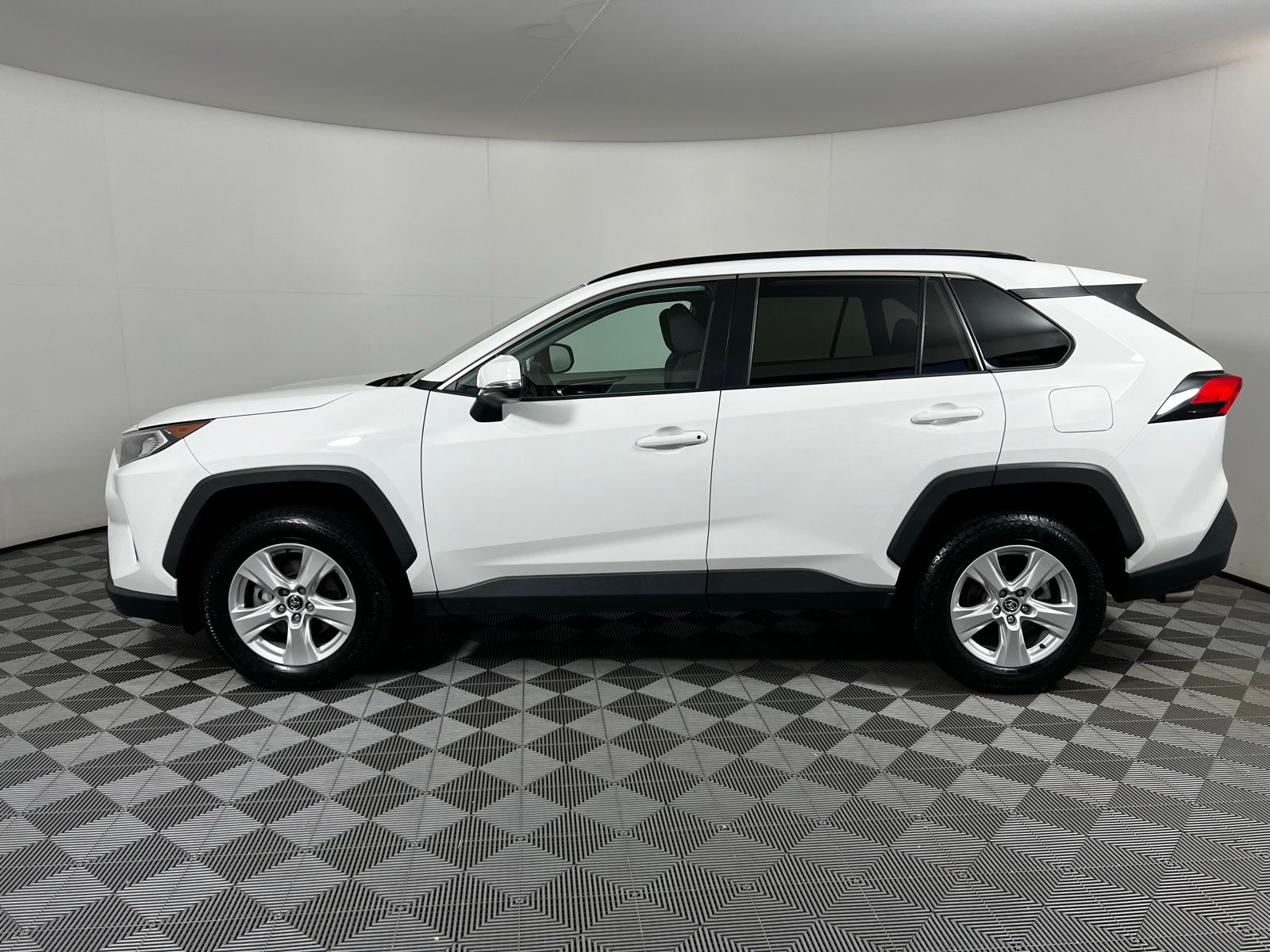 2021 Toyota RAV4 XLE 8