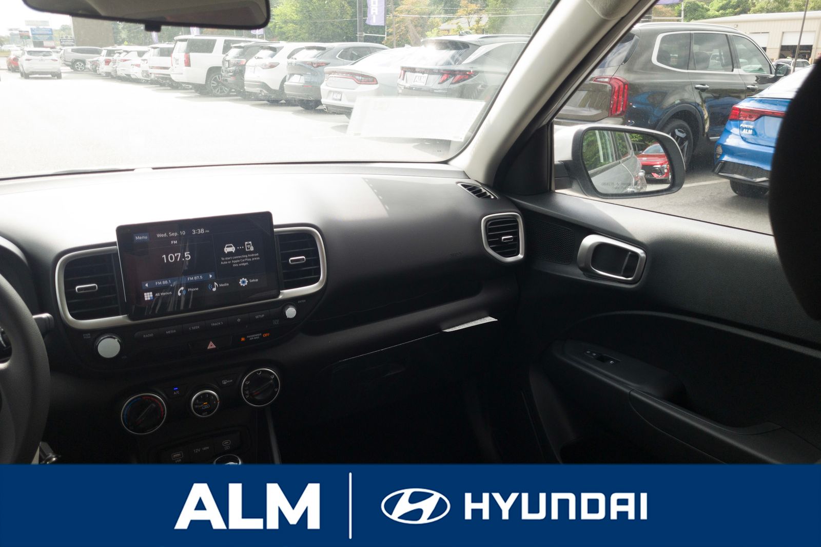 2025 Hyundai Venue SE photo 11