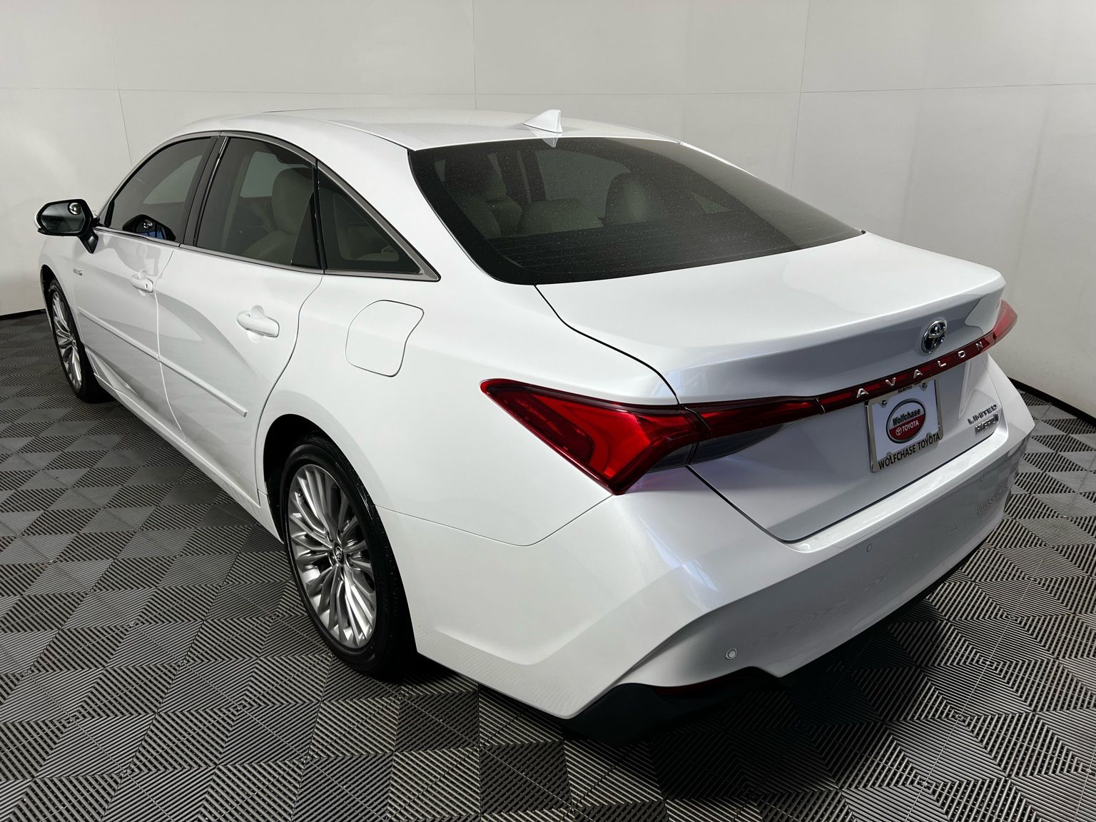 Thumbnail: 2020 Toyota Avalon - 7
