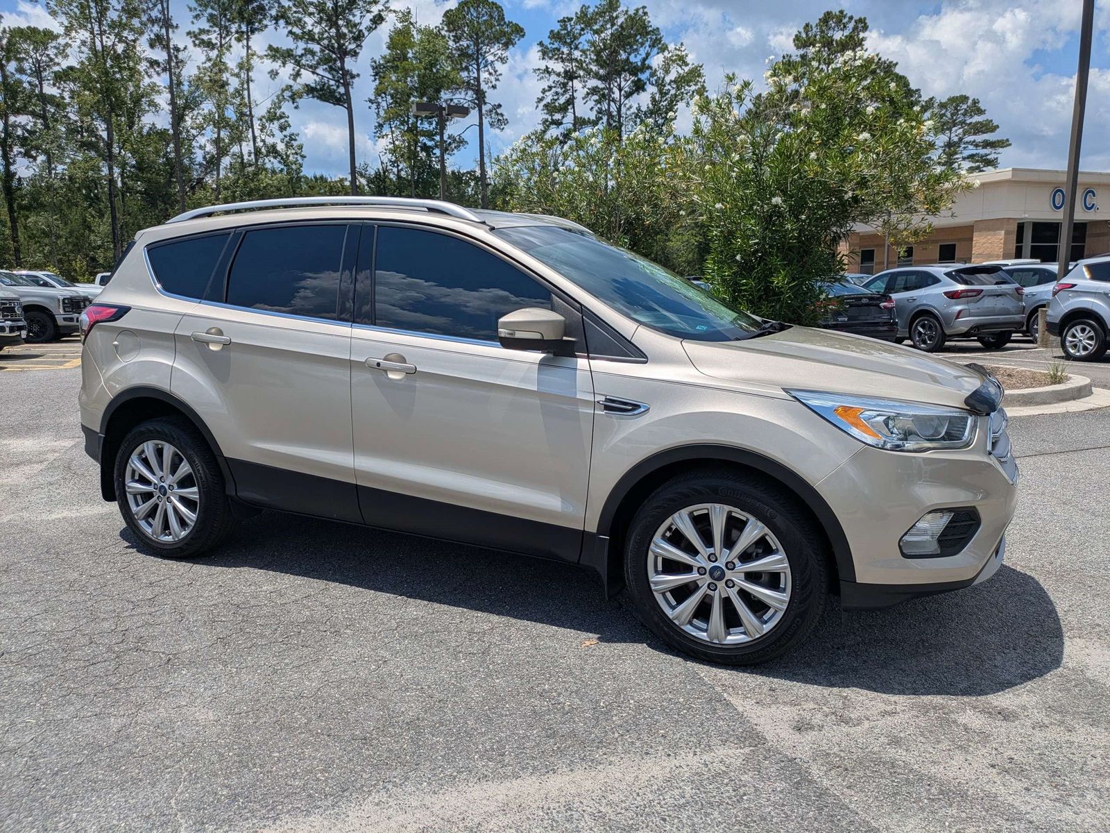 White Gold Metallic 2017 Ford Escape SUV / Crossover Front-Wheel Drive 6-Speed Automatic