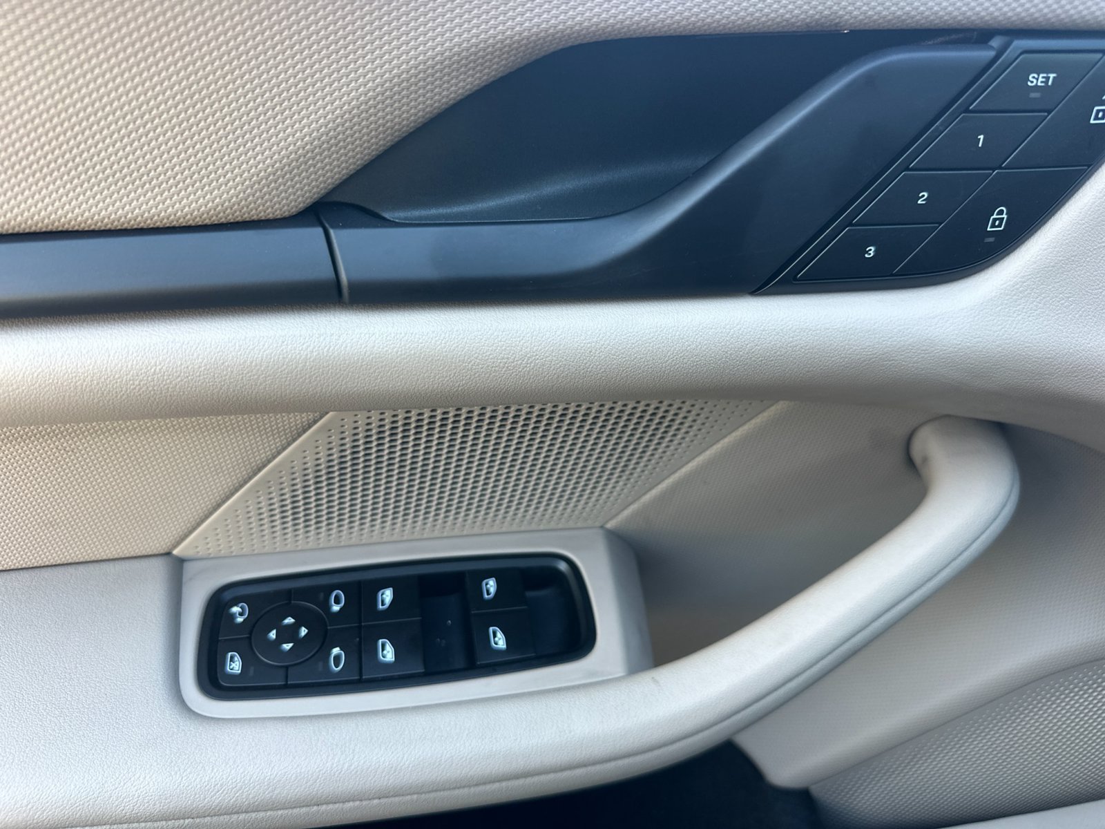 2024 Porsche Taycan Base — full photo 12 of 29