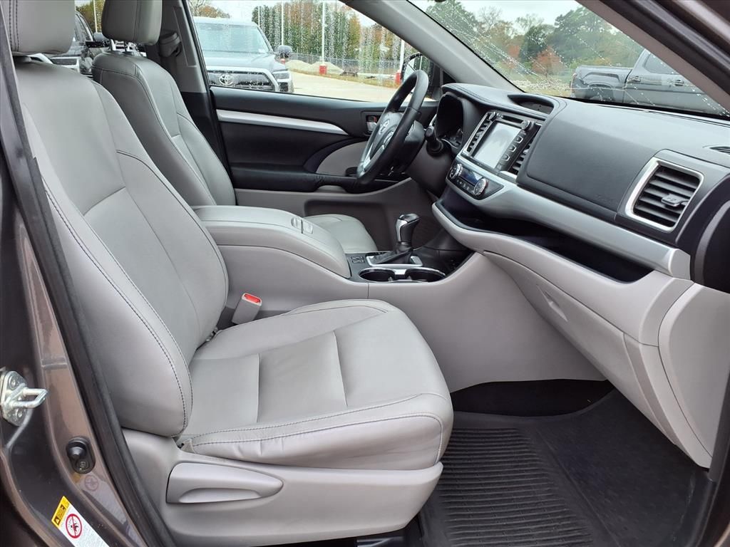 2015 Toyota Highlander XLE V6 Gray at Gullo Toyota
