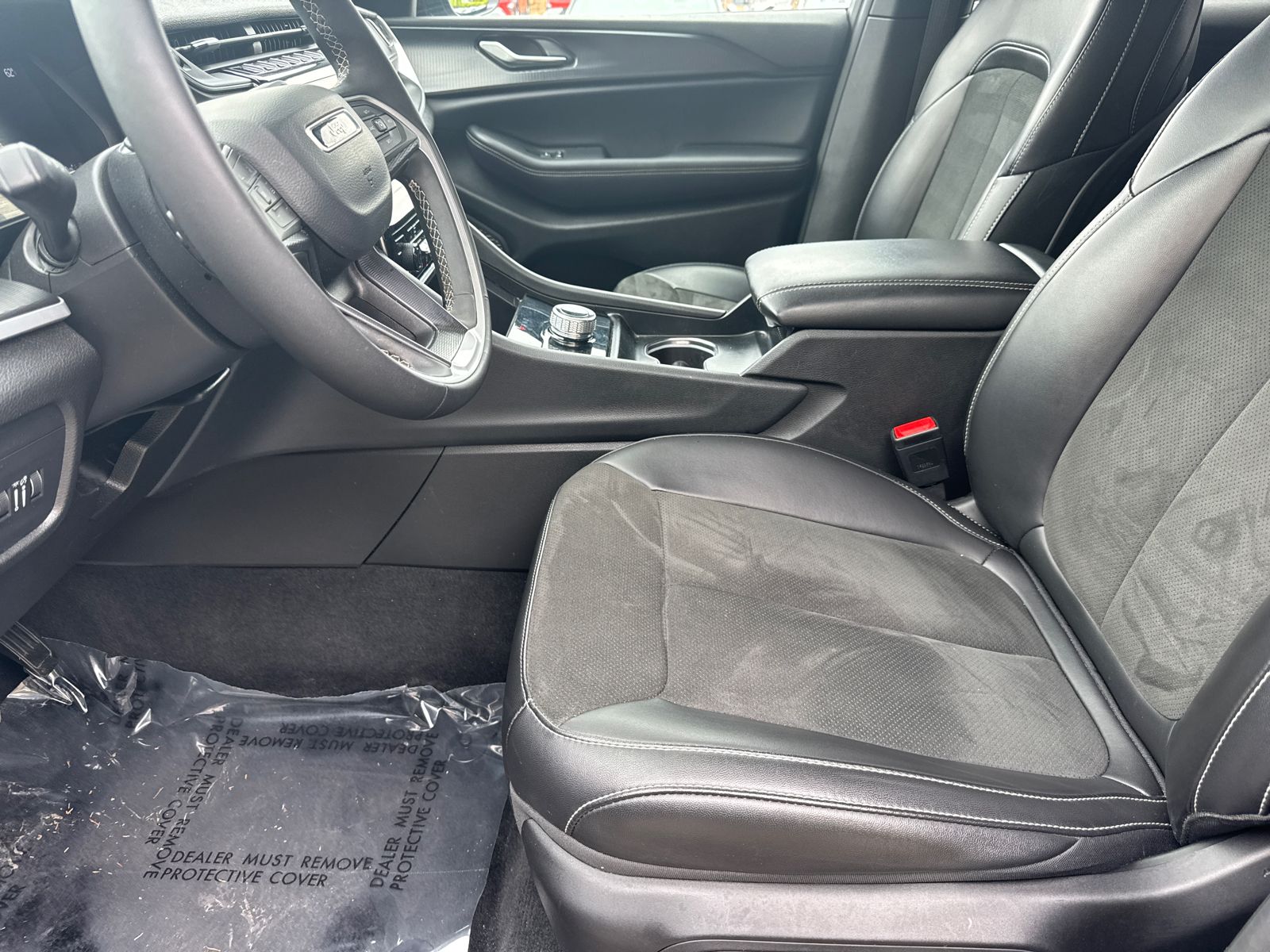 Used 2025 Black Jeep Altitude image 9
