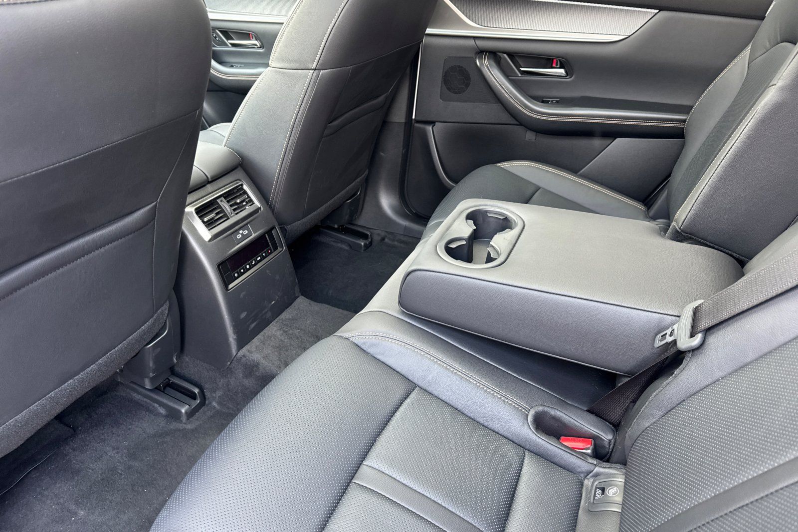 Used 2025 White Mazda Premium image 13