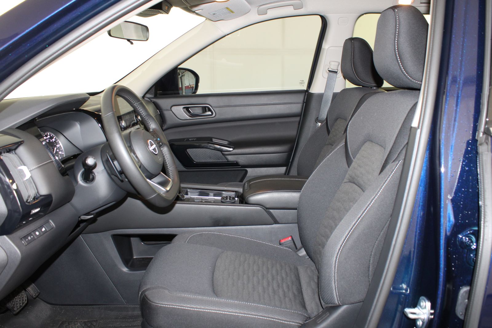 Used 2025 Blue Nissan SV image 9