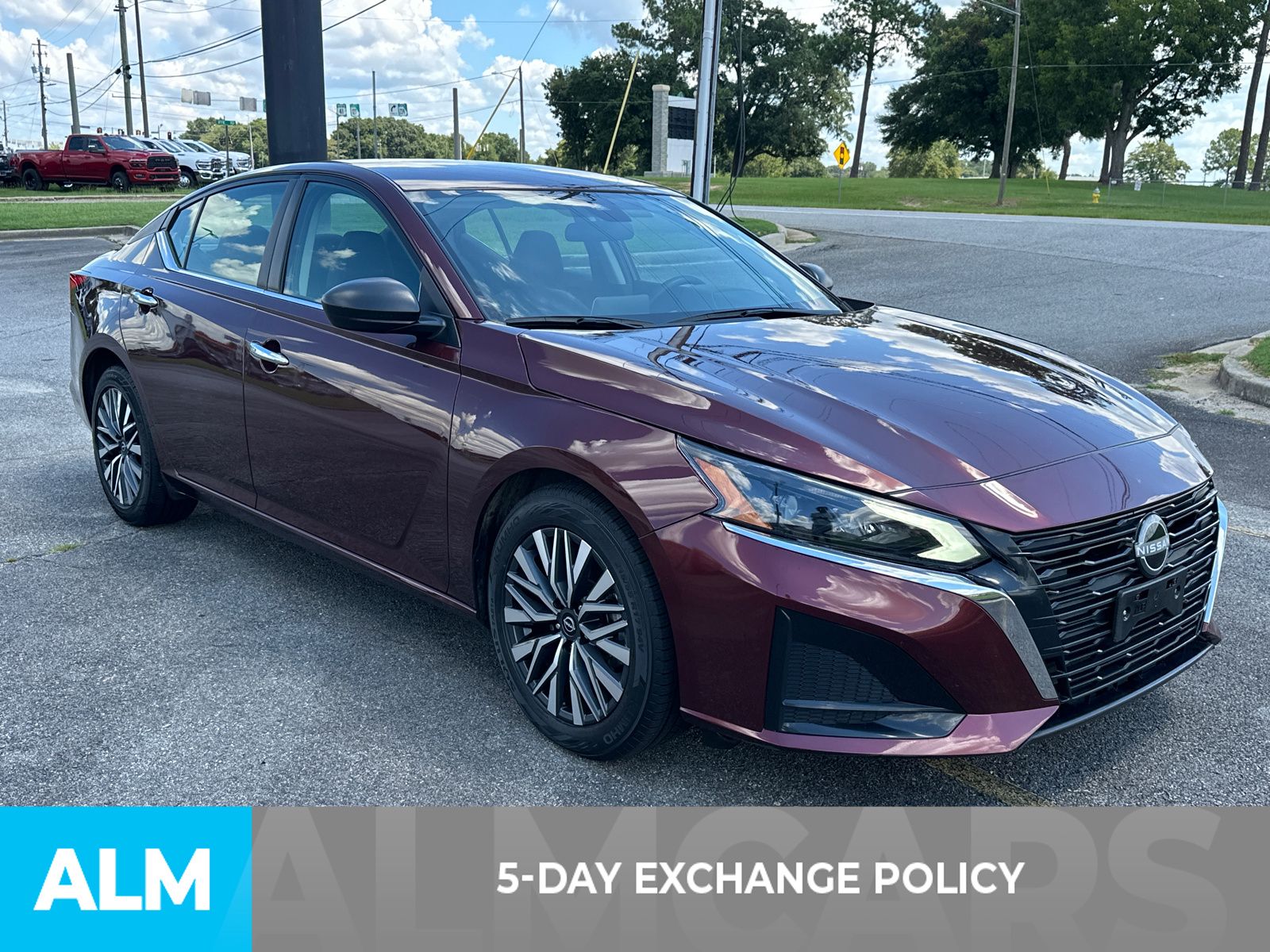 Used 2025 Red Nissan 2.5 SV image 3