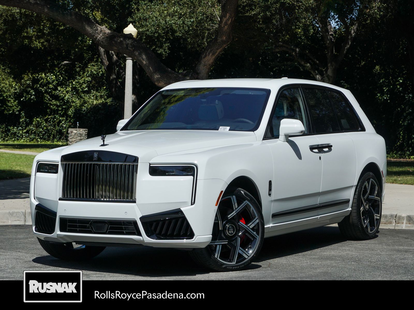 Arctic White 2027 Rolls-Royce Cullinan SUV / Crossover All-Wheel Drive 8-Speed Automatic