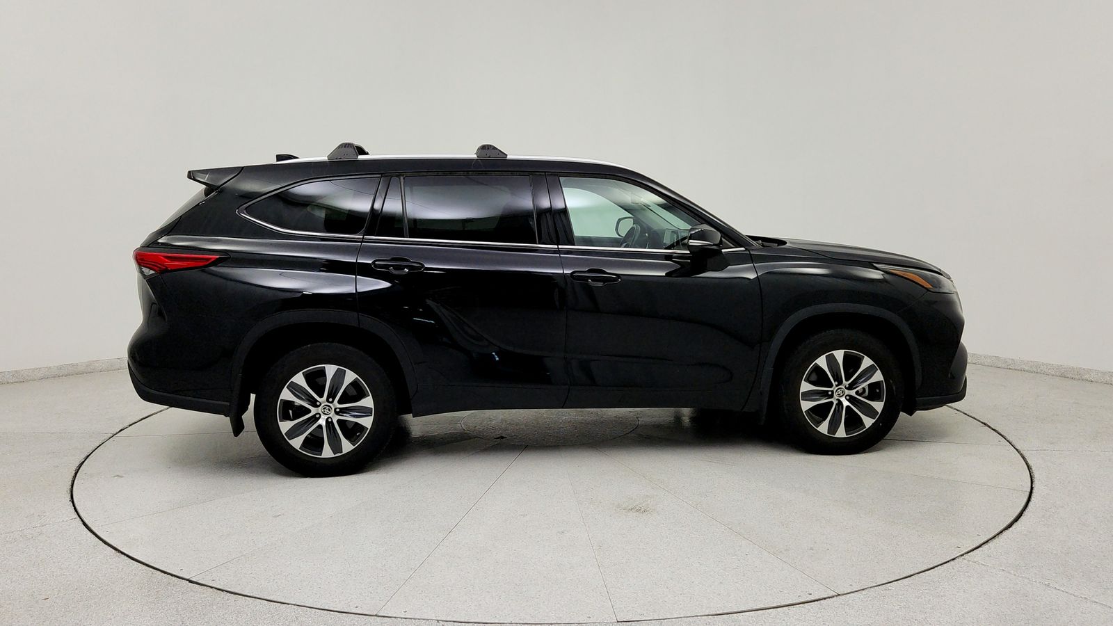 Used 2022 Black Toyota XLE image 8
