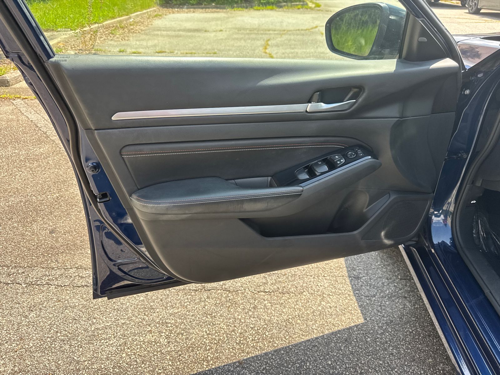 Used 2023 Blue Nissan 2.5 SR image 10