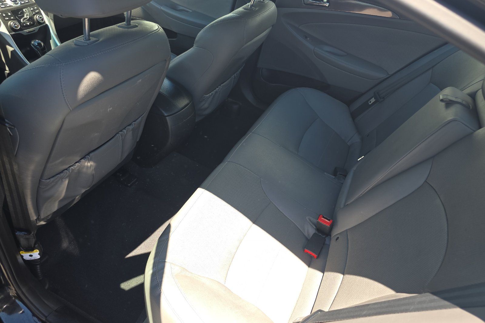 Used 2014 Black Hyundai Limited image 12