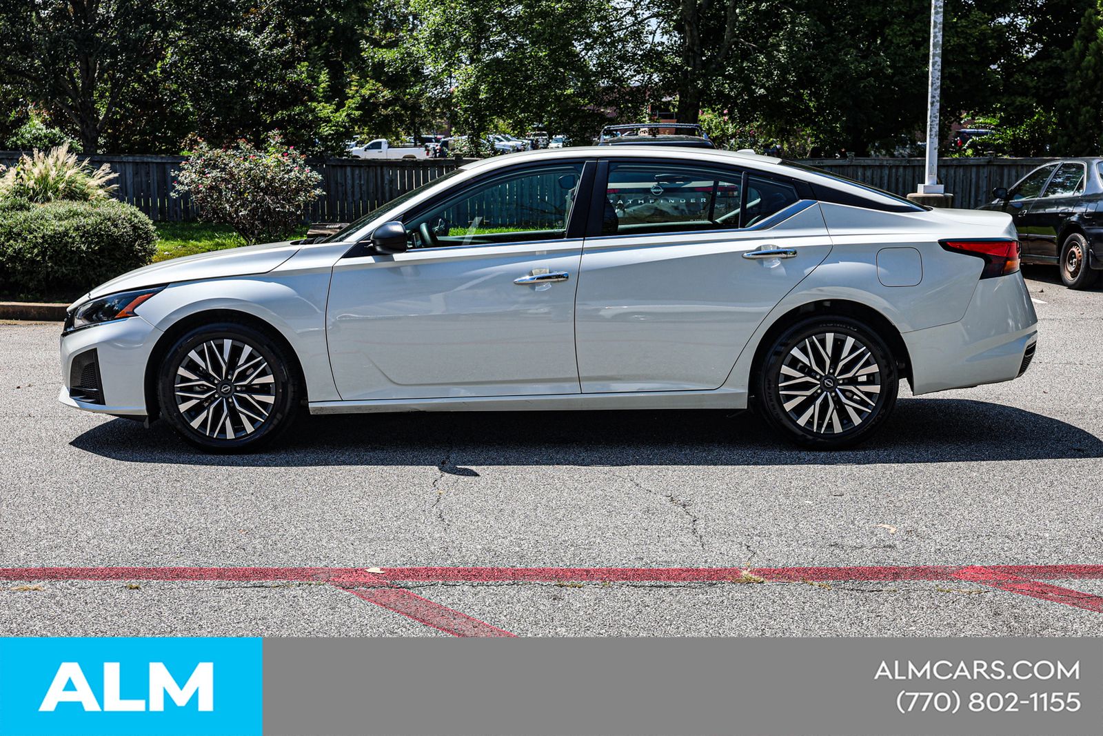 Used 2024 White Nissan 2.5 SV image 9