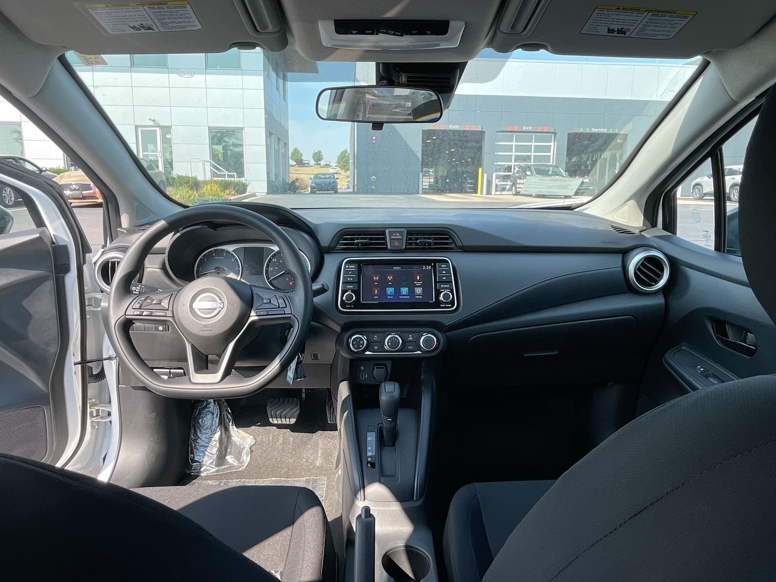 2024 Nissan Versa 1.6 S 23