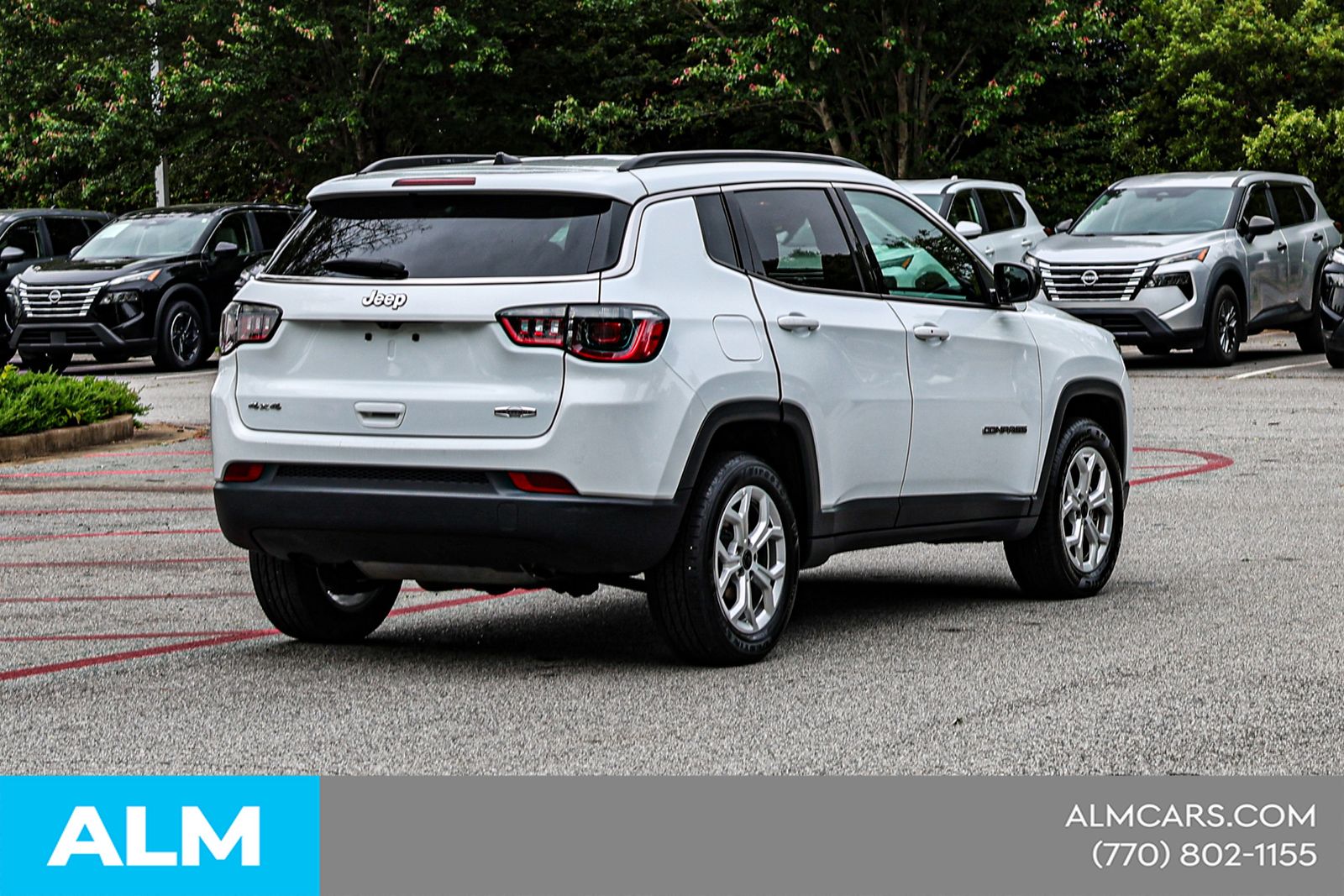 Used 2025 White Jeep Latitude image 6