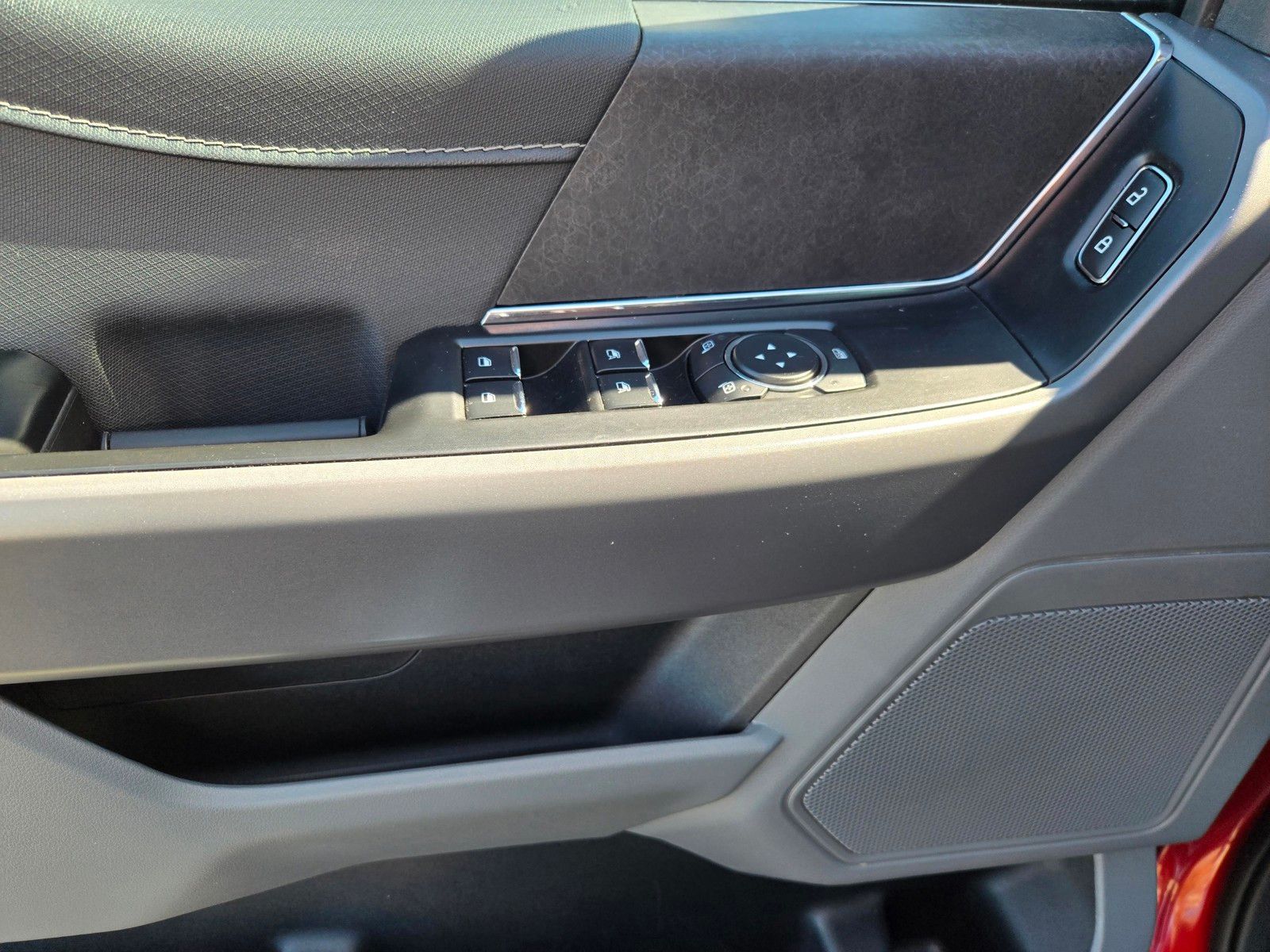 Used 2025 Red Ford XLT image 19