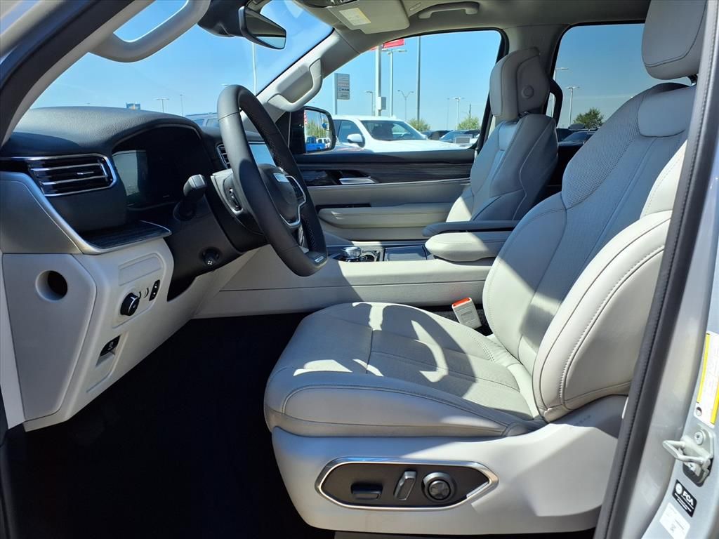 2024 Jeep Wagoneer Series II Silver at River Oaks CDJR