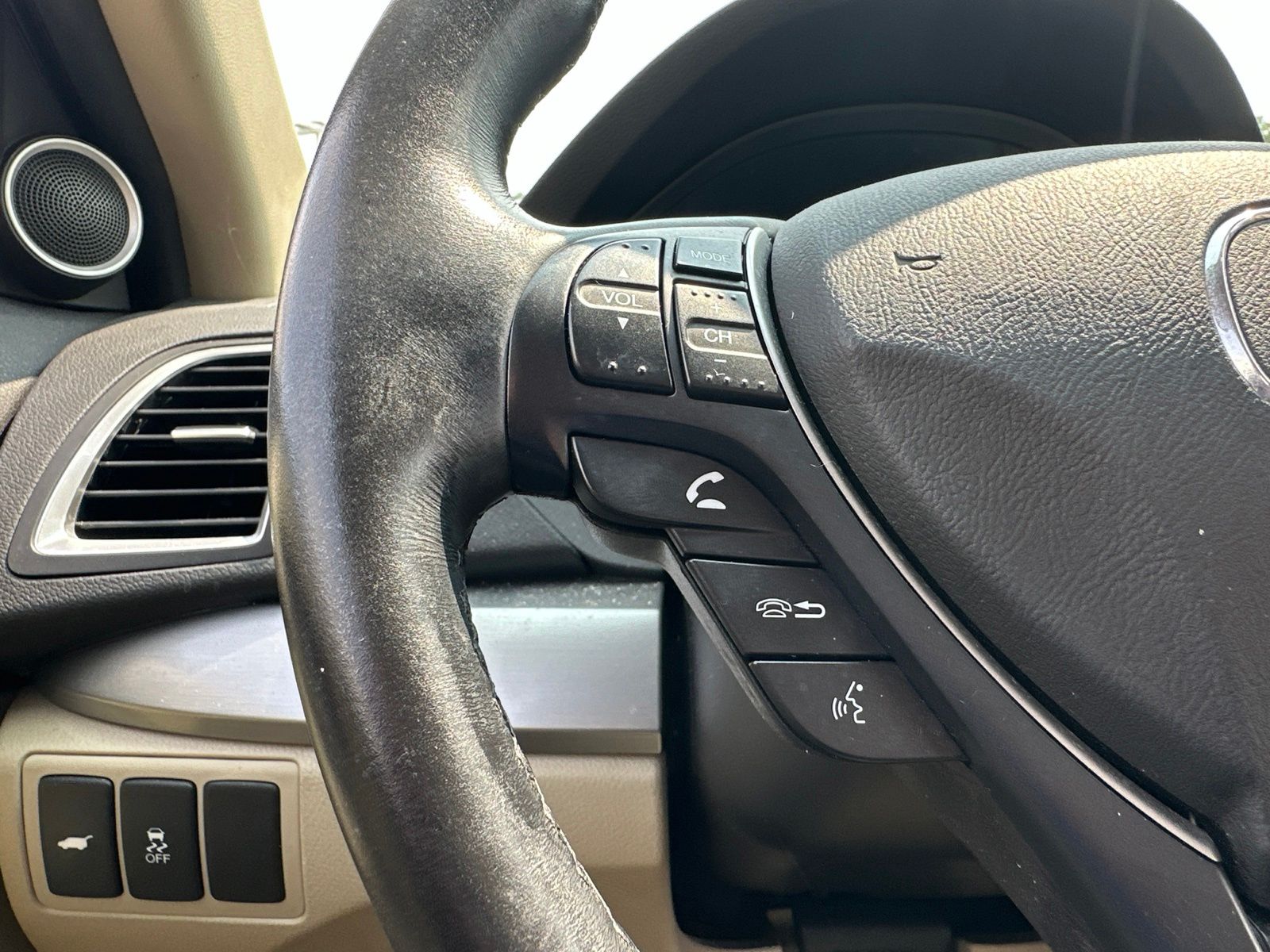 Used 2016 White Acura  image 20