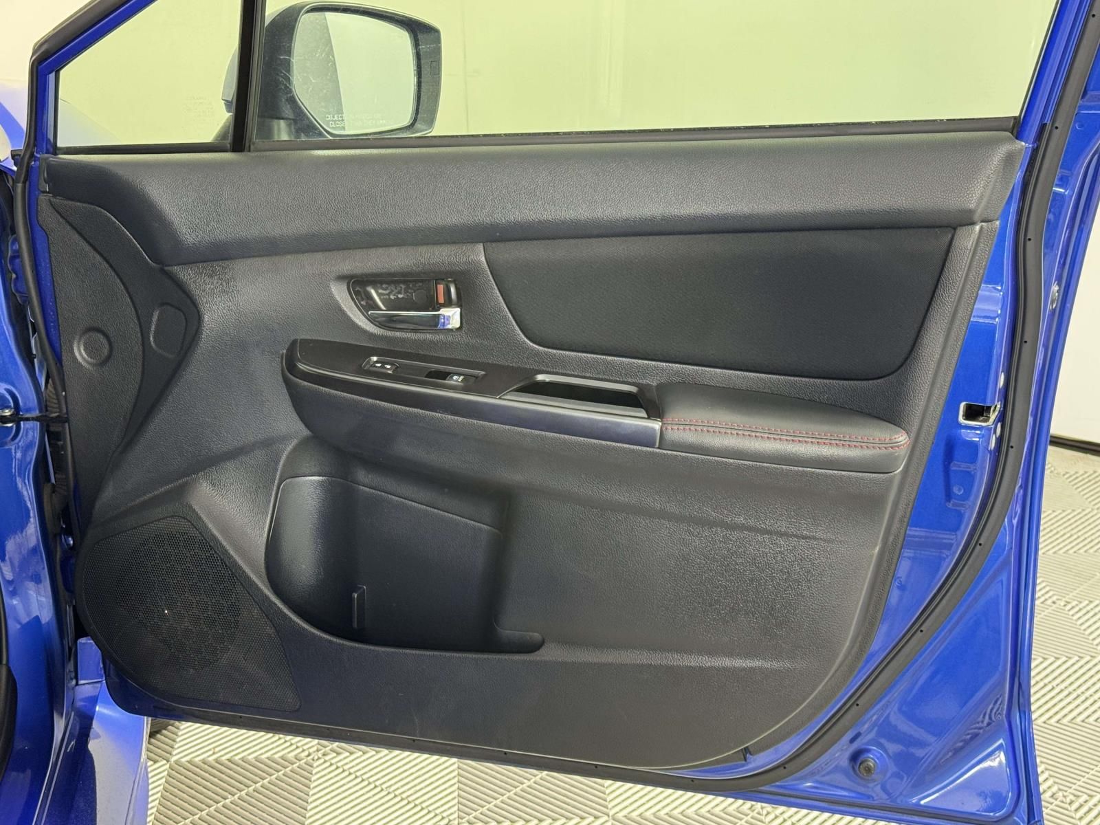 Used 2019 Blue Subaru Base image 18