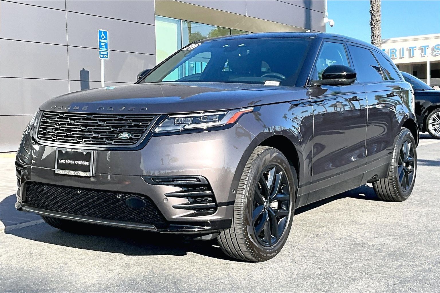 Charente Gray Premium Metallic 2026 Land Rover Range Rover Velar P250 Dynamic SE AWD SUV / Crossover All-Wheel Drive 8-Speed Automatic