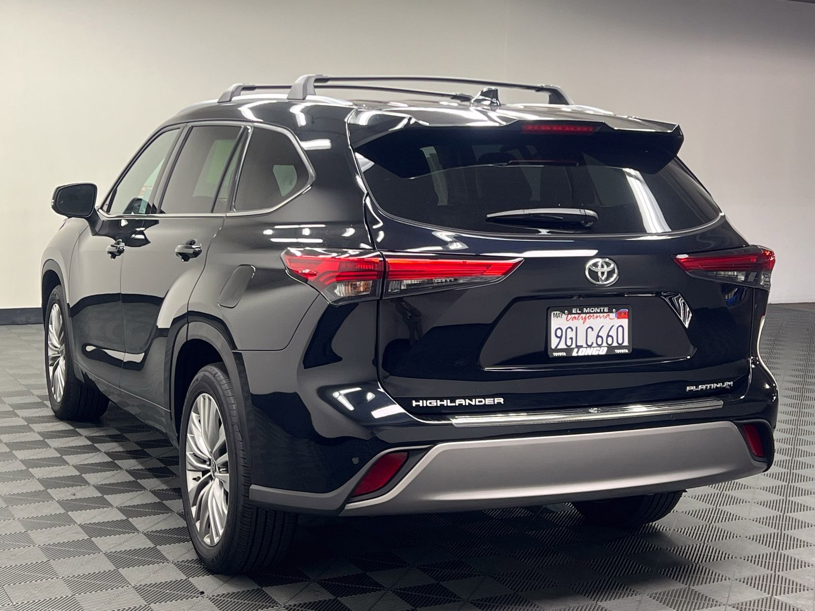 used 2023 Toyota Highlander car, priced at $39,388