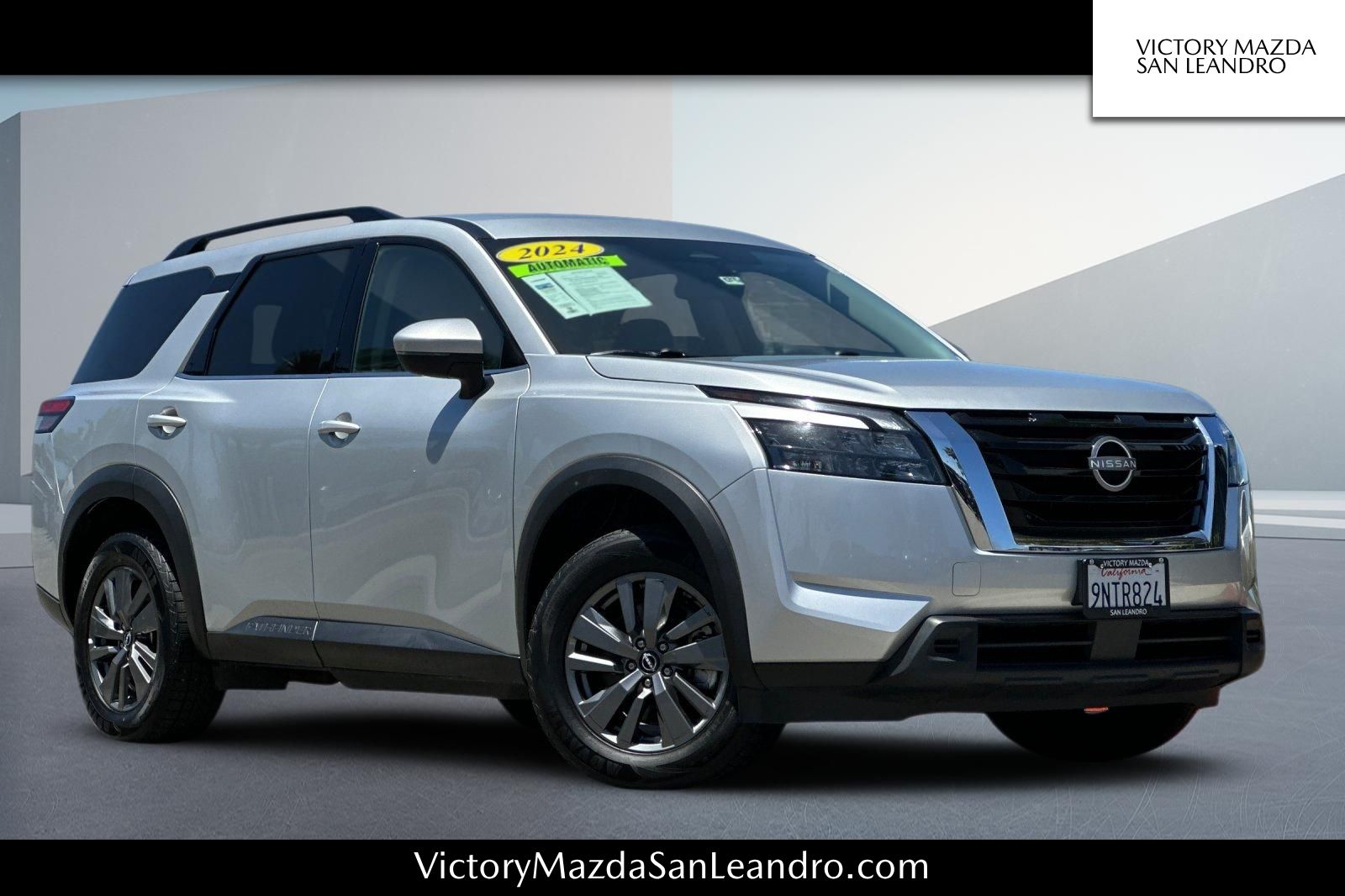 Brilliant Silver Metallic 2024 Nissan Pathfinder SUV / Crossover Front-Wheel Drive 9-Speed Automatic