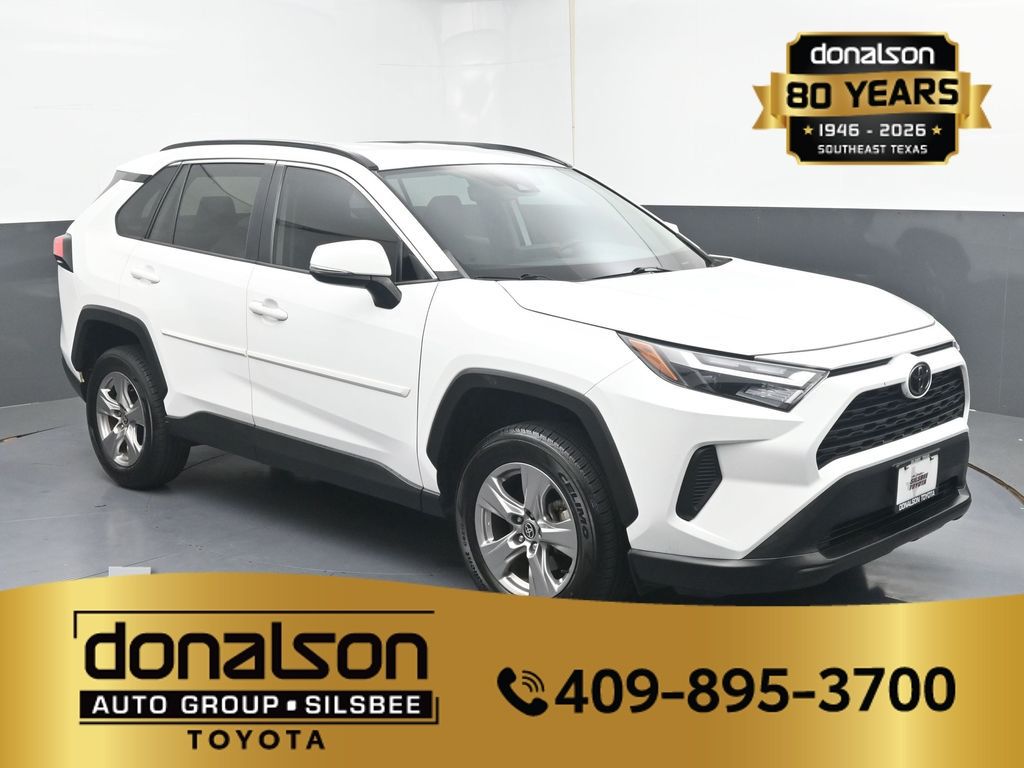 2022 Toyota RAV4 XLE FWD's photo