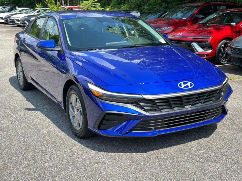 2025 Hyundai Elantra SE photo 3