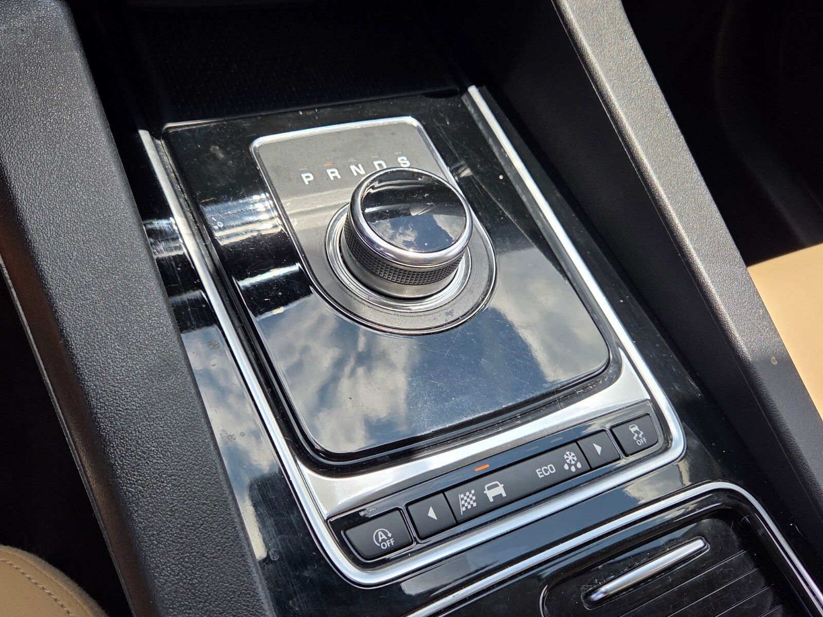 Used 2019  Jaguar 25t image 24