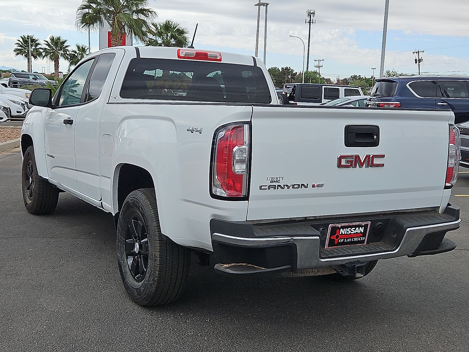 View vehicle photo 3