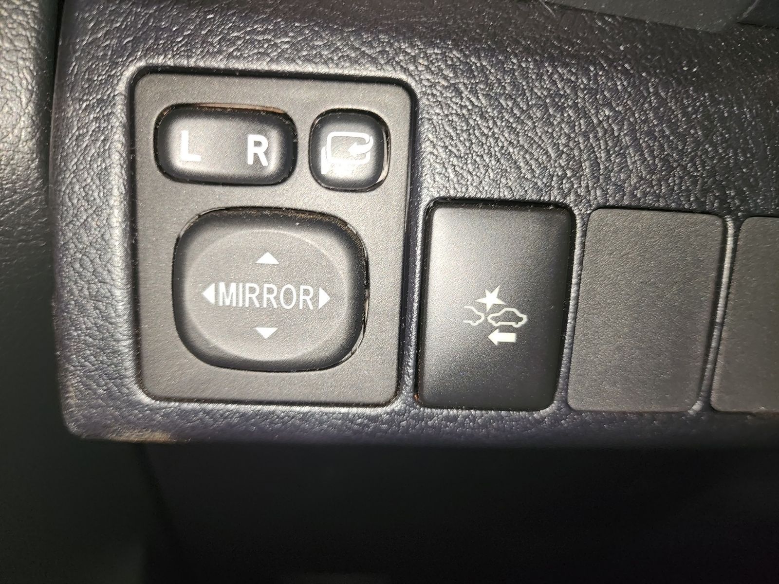 Used 2018 Barcelona Red Metallic Toyota Base image 23