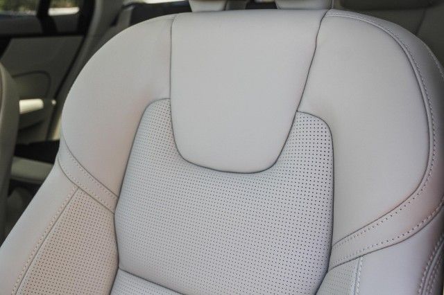 2025 Volvo V60 Cross Country Ultra - Photo 27