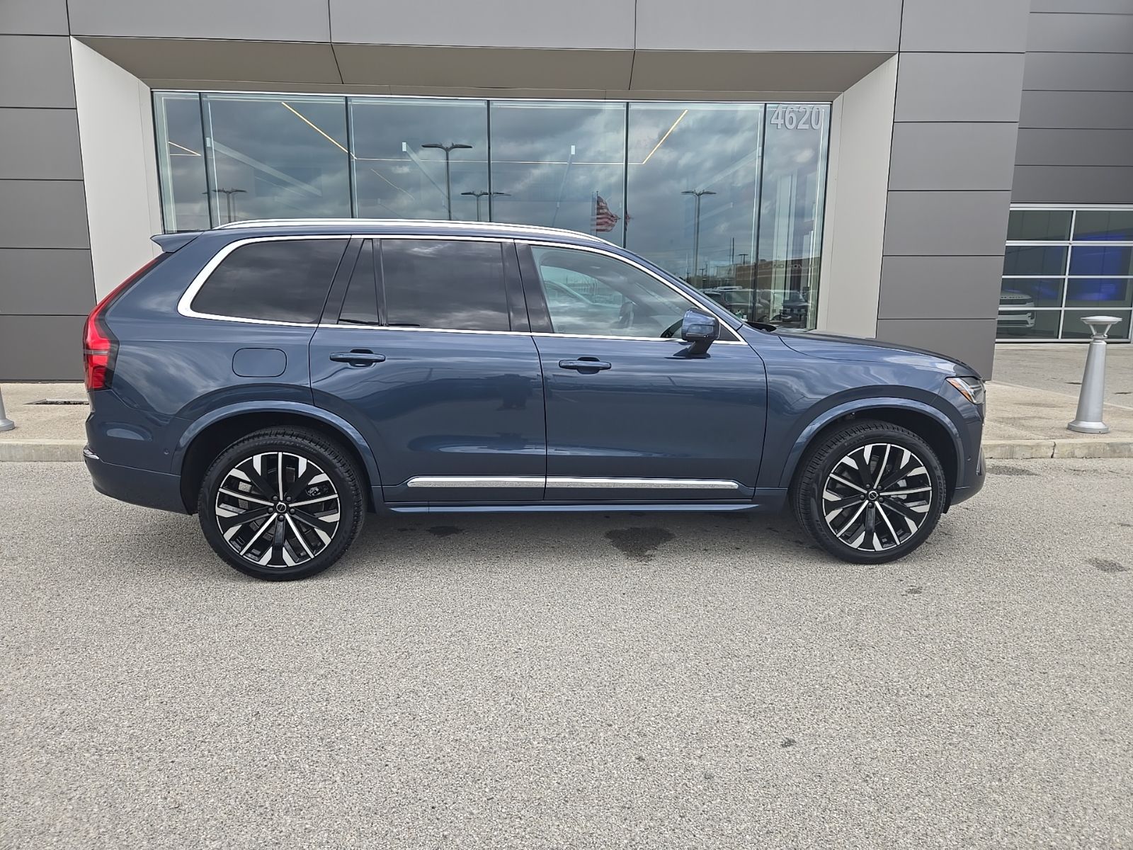 View vehicle photo 6