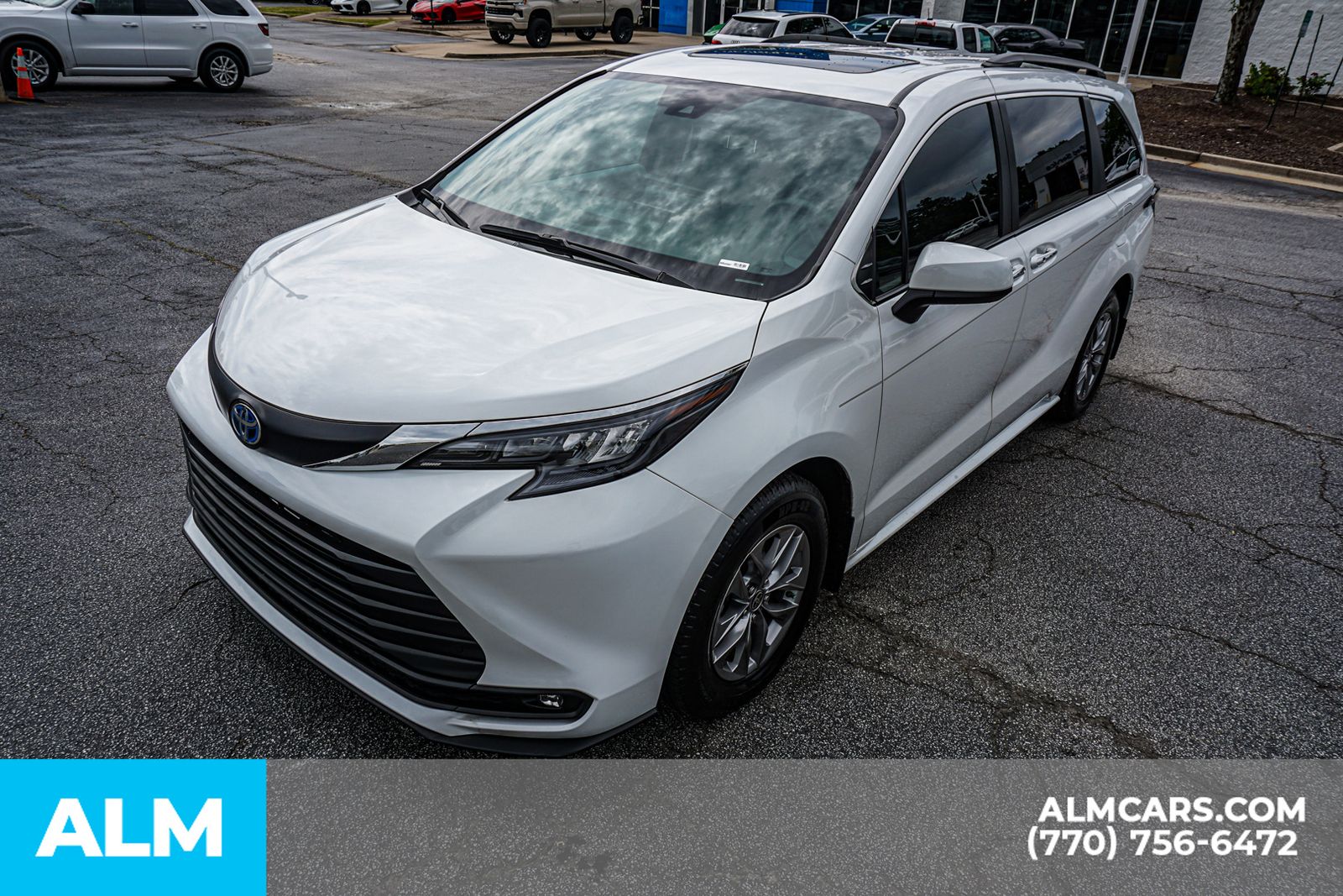 Used 2025 Beige Toyota XLE image 20