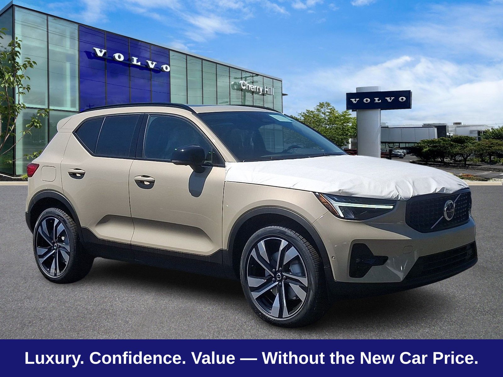 Sand Dune Metallic 2026 Volvo XC40 SUV / Crossover All-Wheel Drive Automatic
