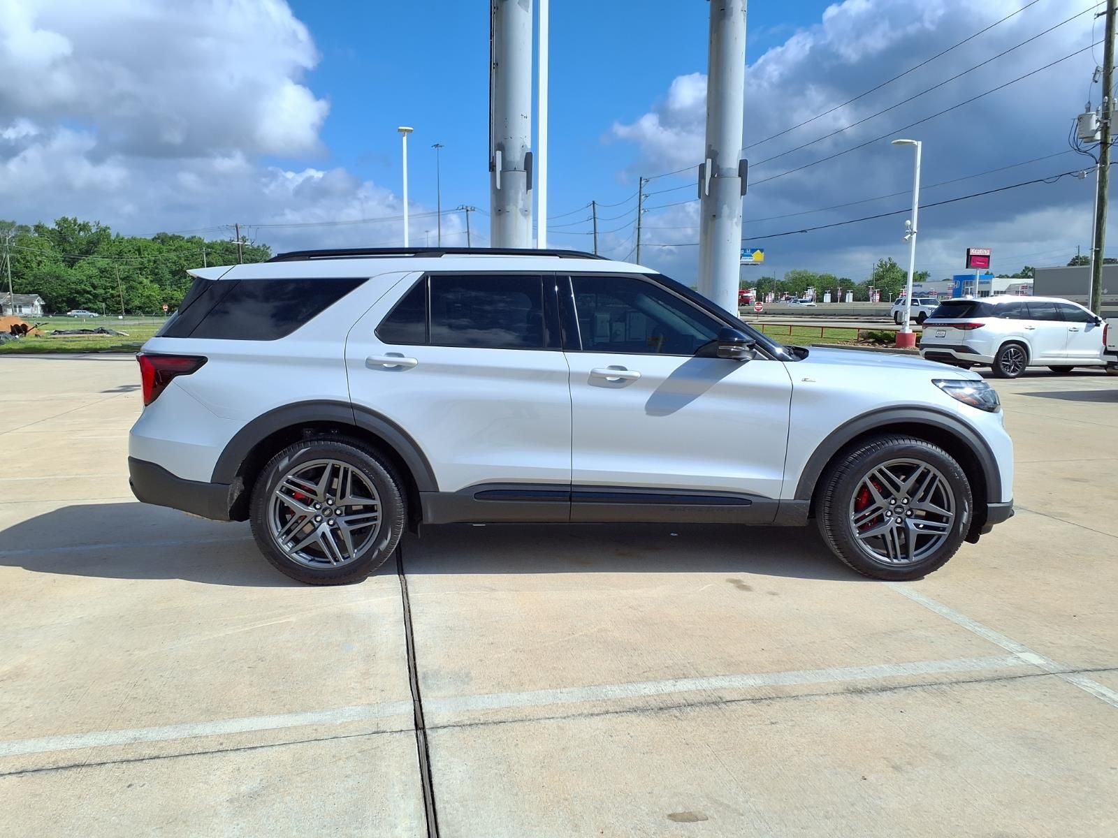 2026 Ford Explorer ST-Line - 4