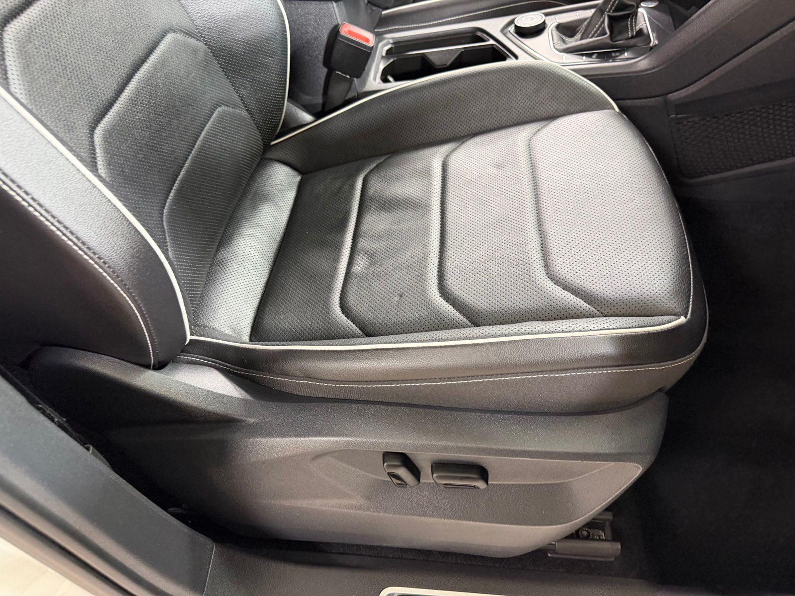 Used 2022  Volkswagen 2.0T SEL R-Line image 47