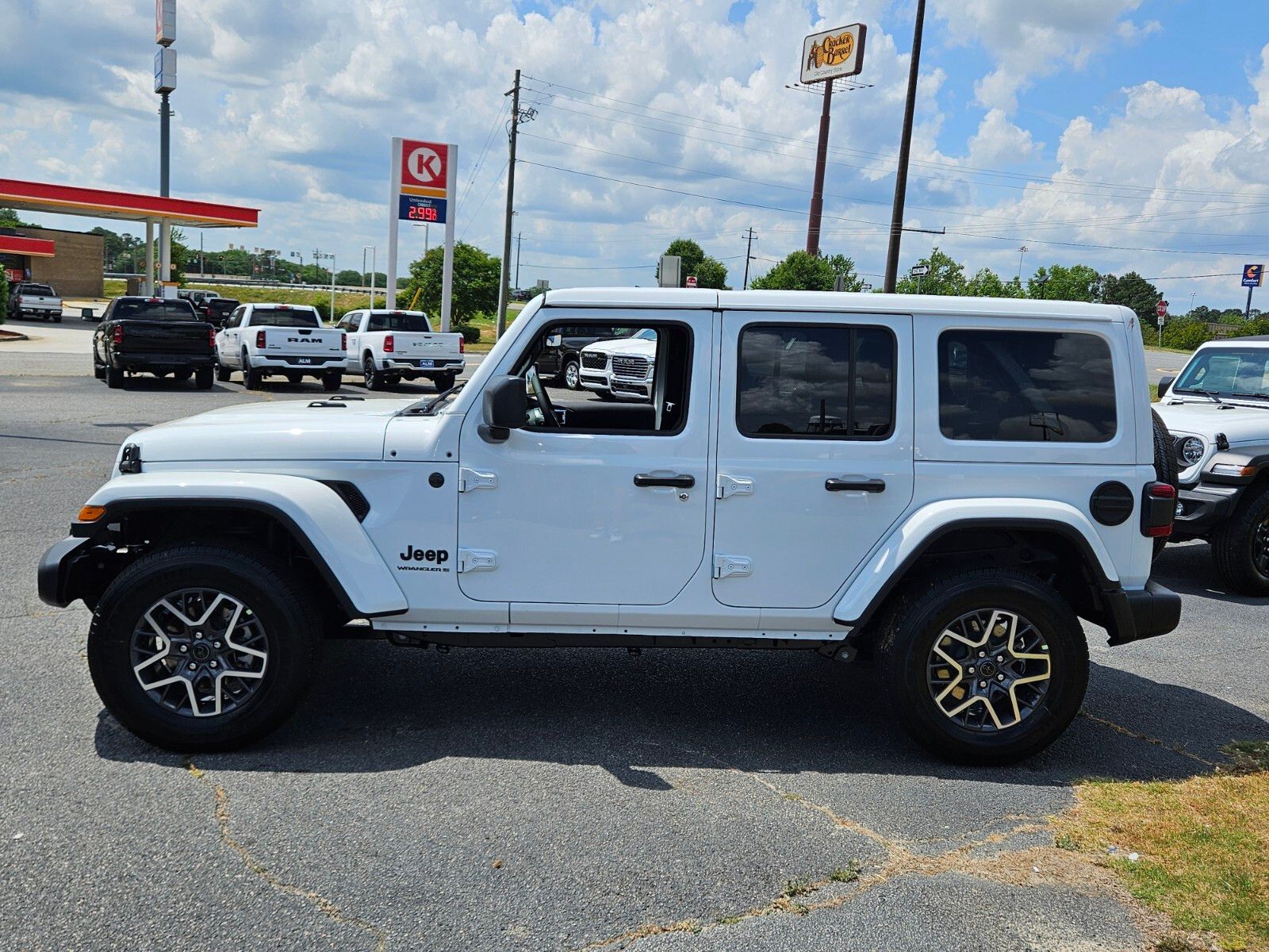 2025 Jeep Wrangler Sahara photo 2