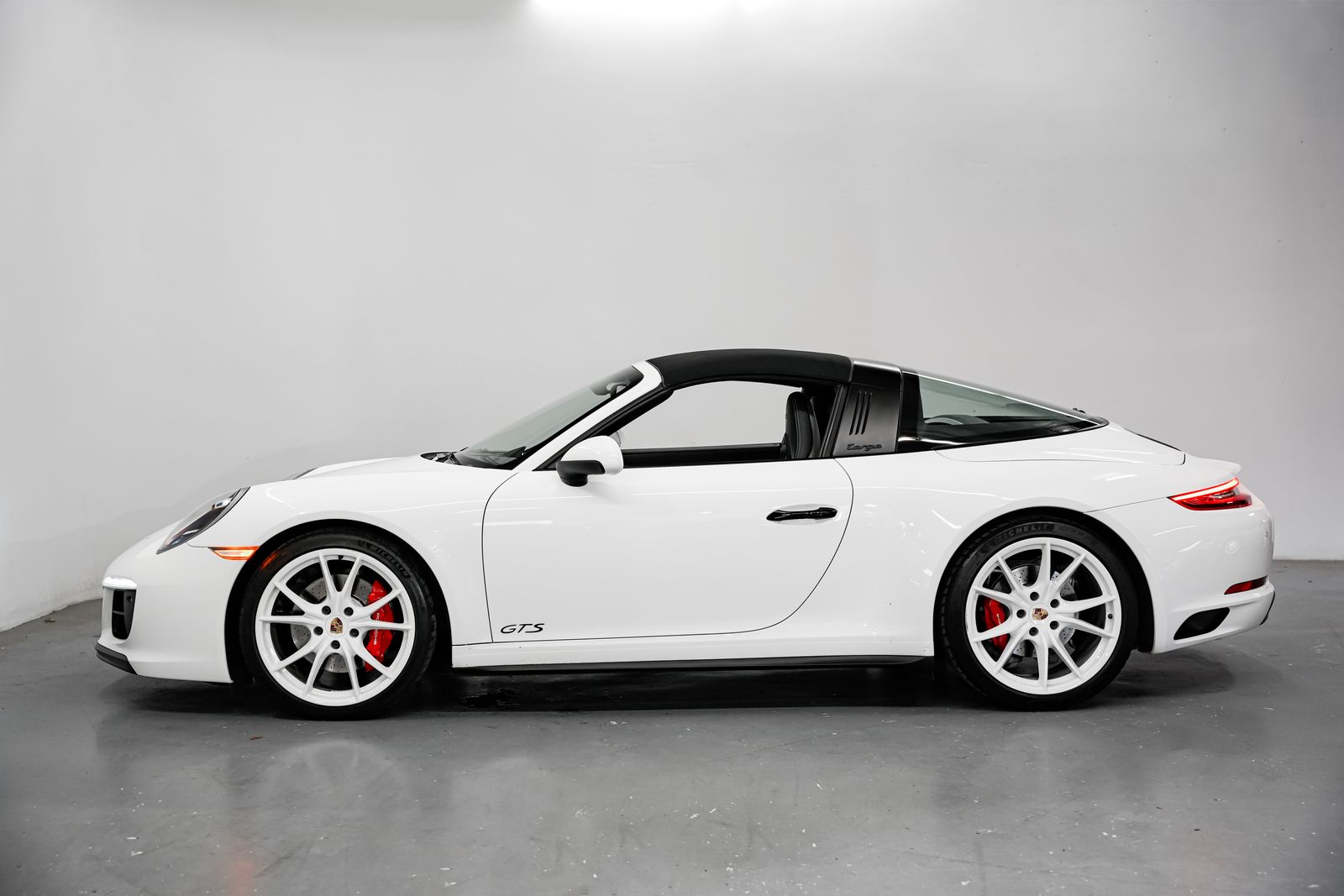 2019 Porsche 911 Targa 4 GTS — photo 8