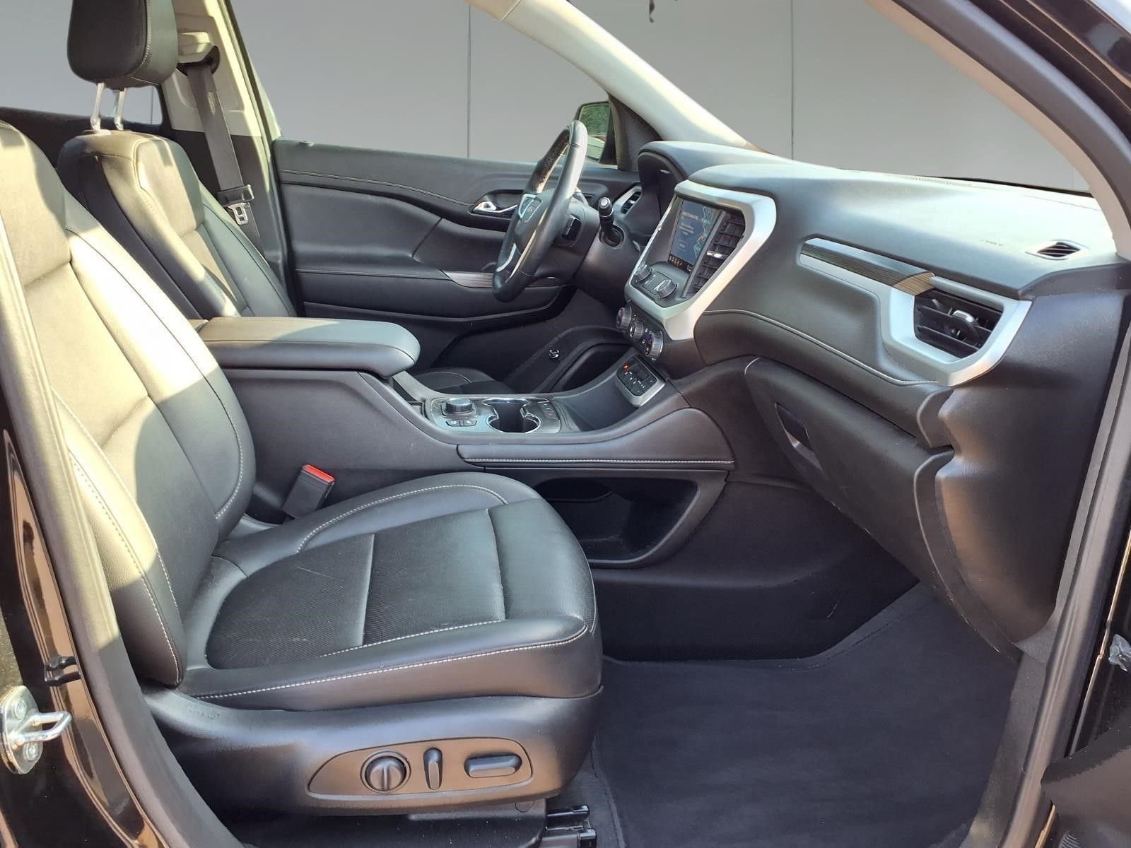 2023 GMC Acadia SLT Black at AutoSavvy Houston Southwest