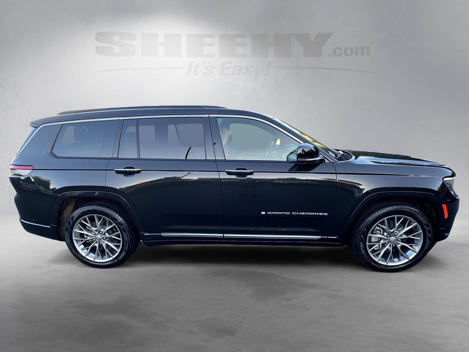 Used 2025  Jeep Summit image 9